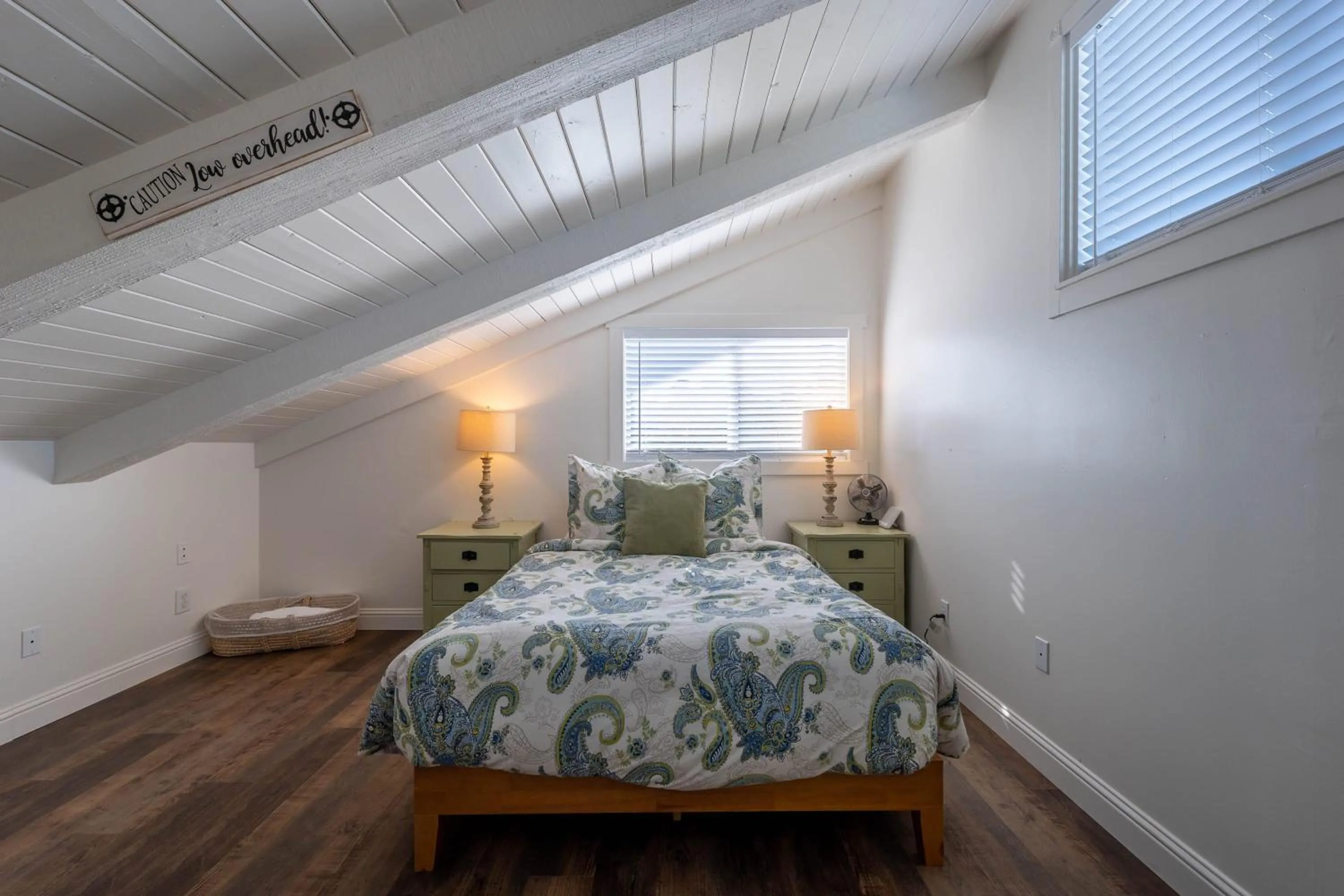 Bed in Bandon Marina Inn