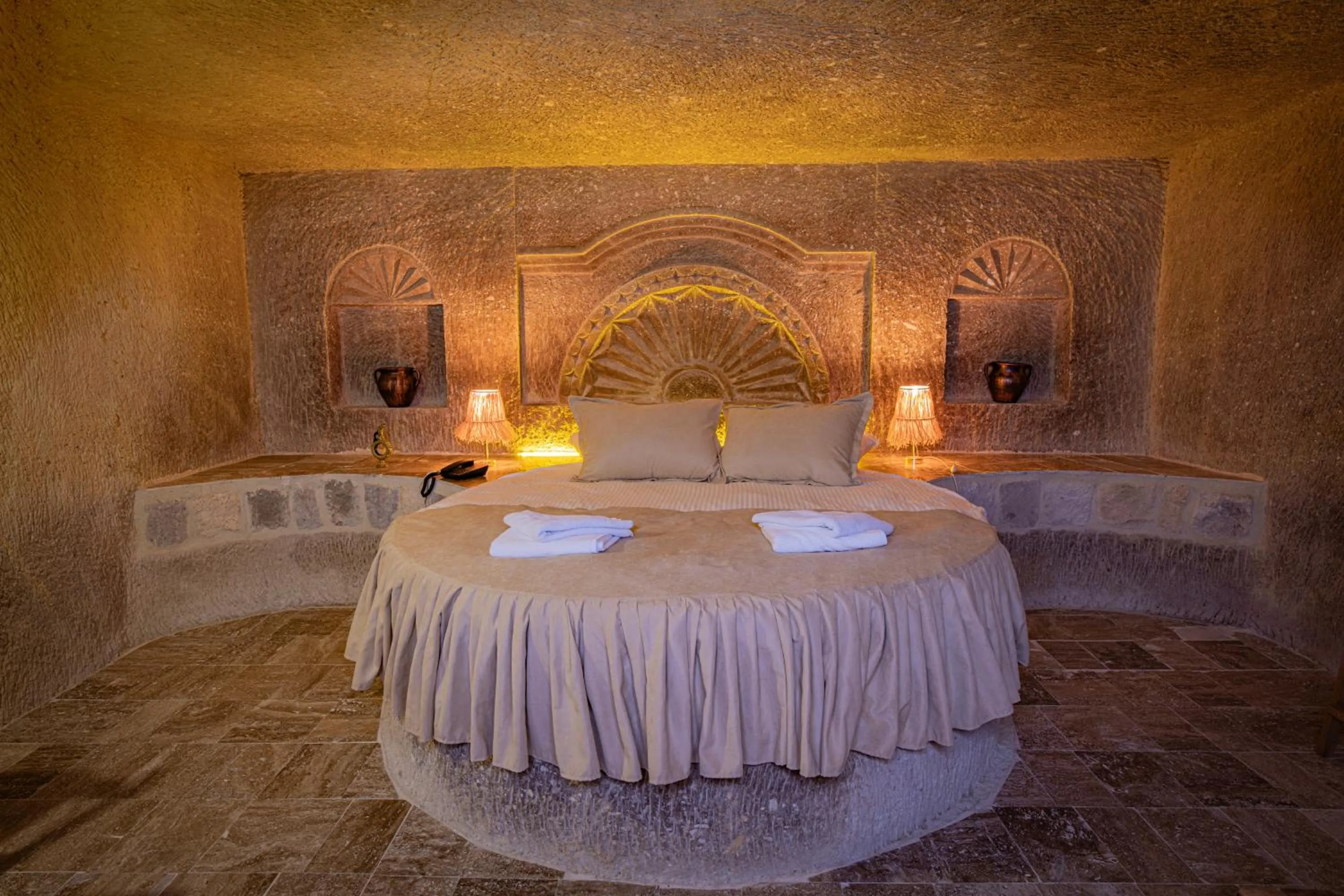 Bed in Sur Cave Hotel