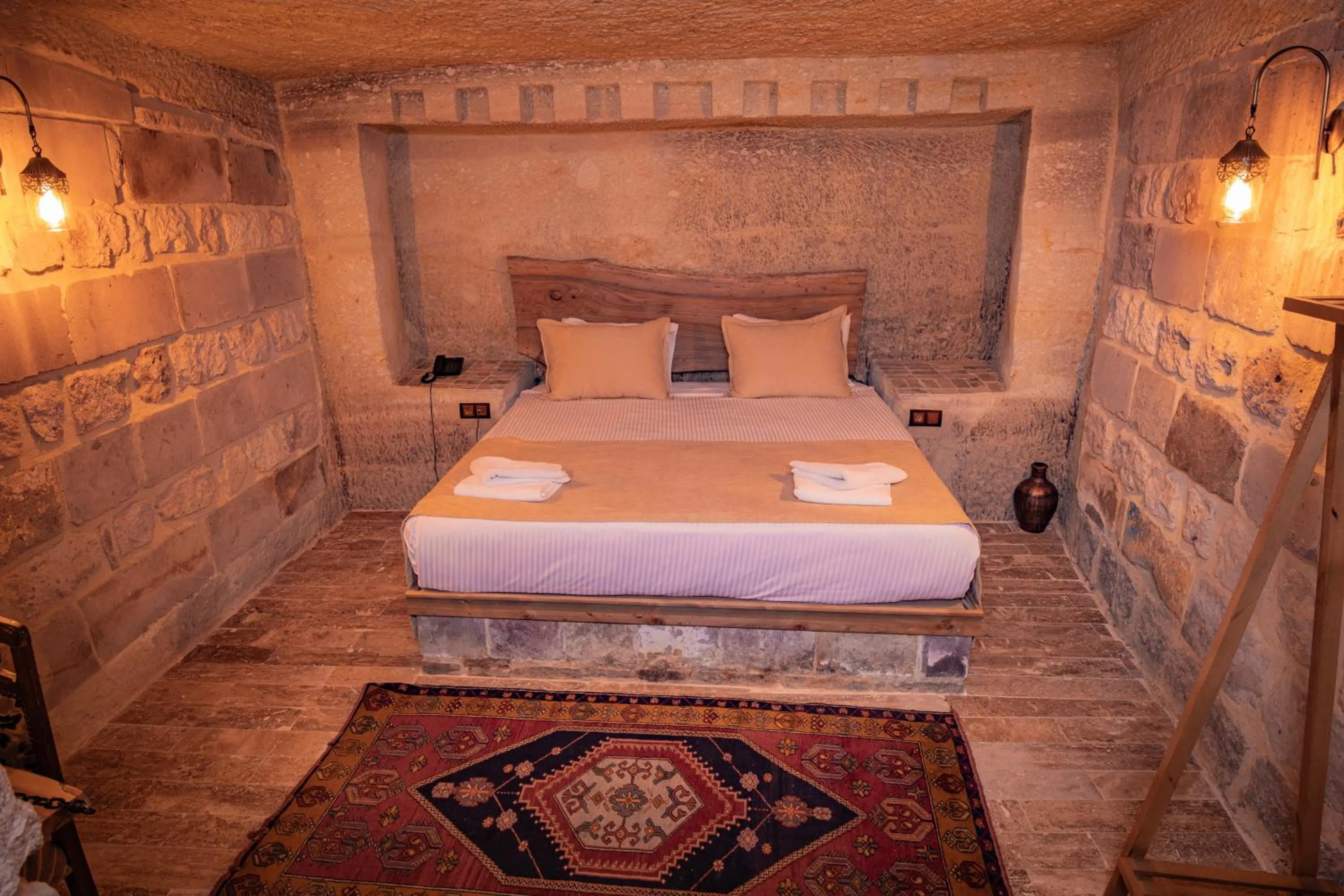 Bed in Sur Cave Hotel