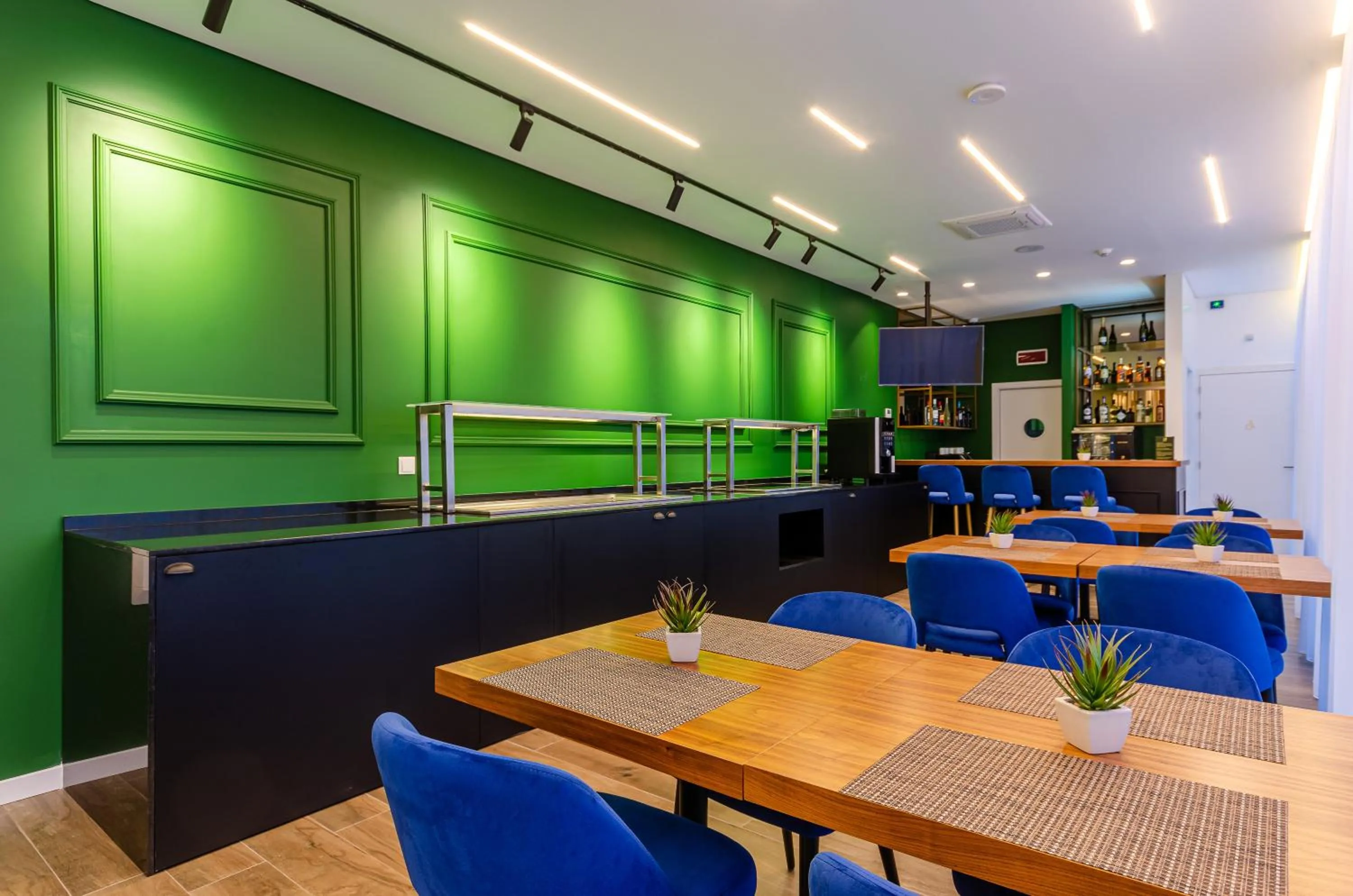 Restaurant/places to eat in 2M BOUTIQUE HOTEL