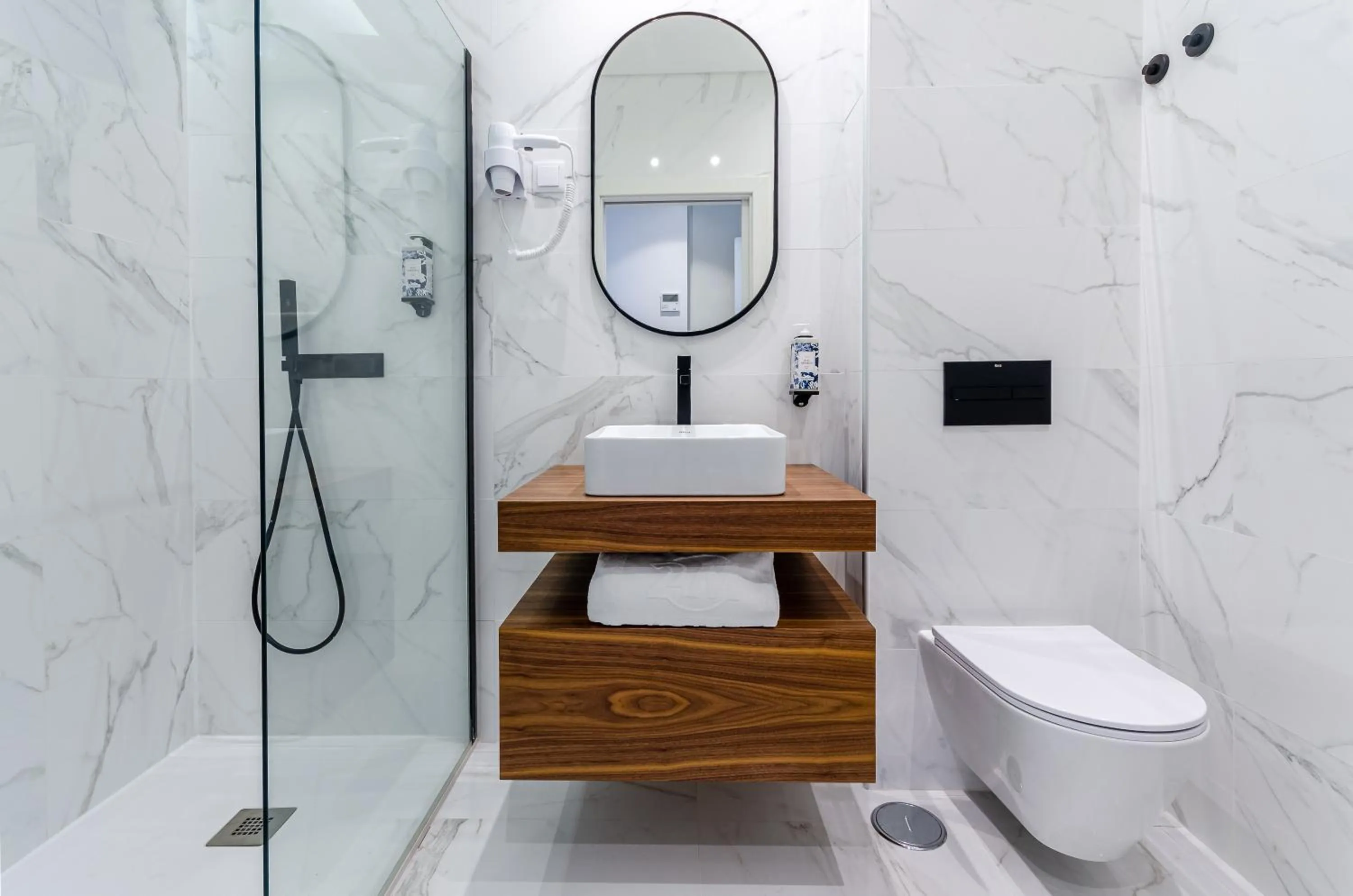 Toilet in 2M BOUTIQUE HOTEL