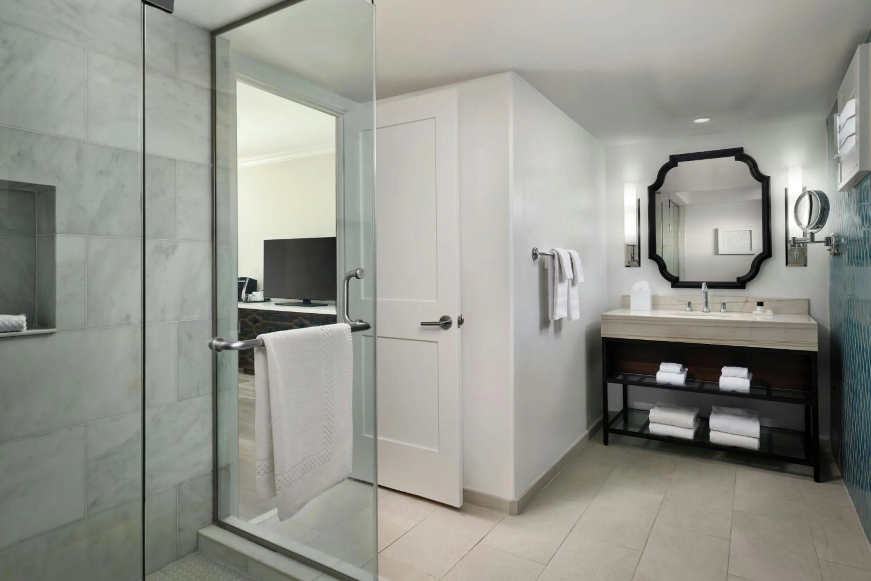 Bathroom in Triada Palm Springs, Autograph Collection