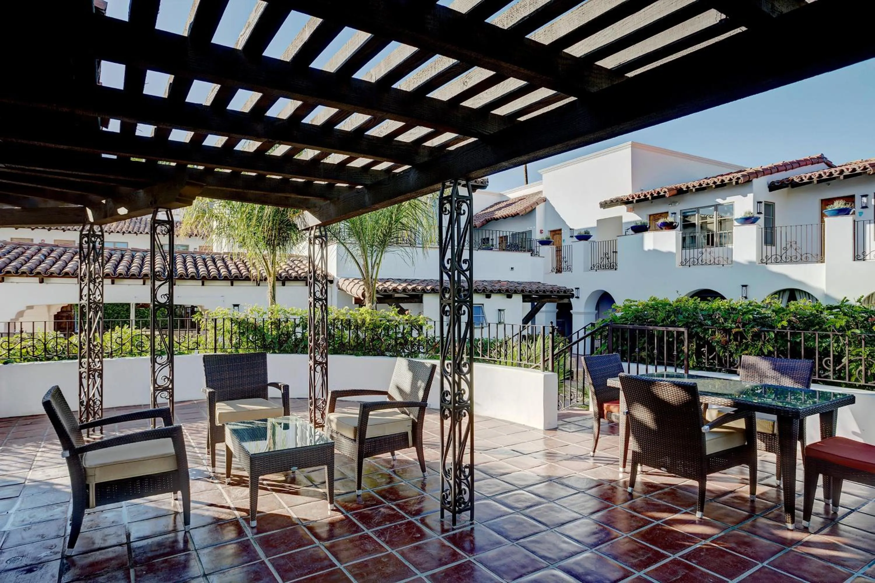 Photo of the whole room in Triada Palm Springs, Autograph Collection