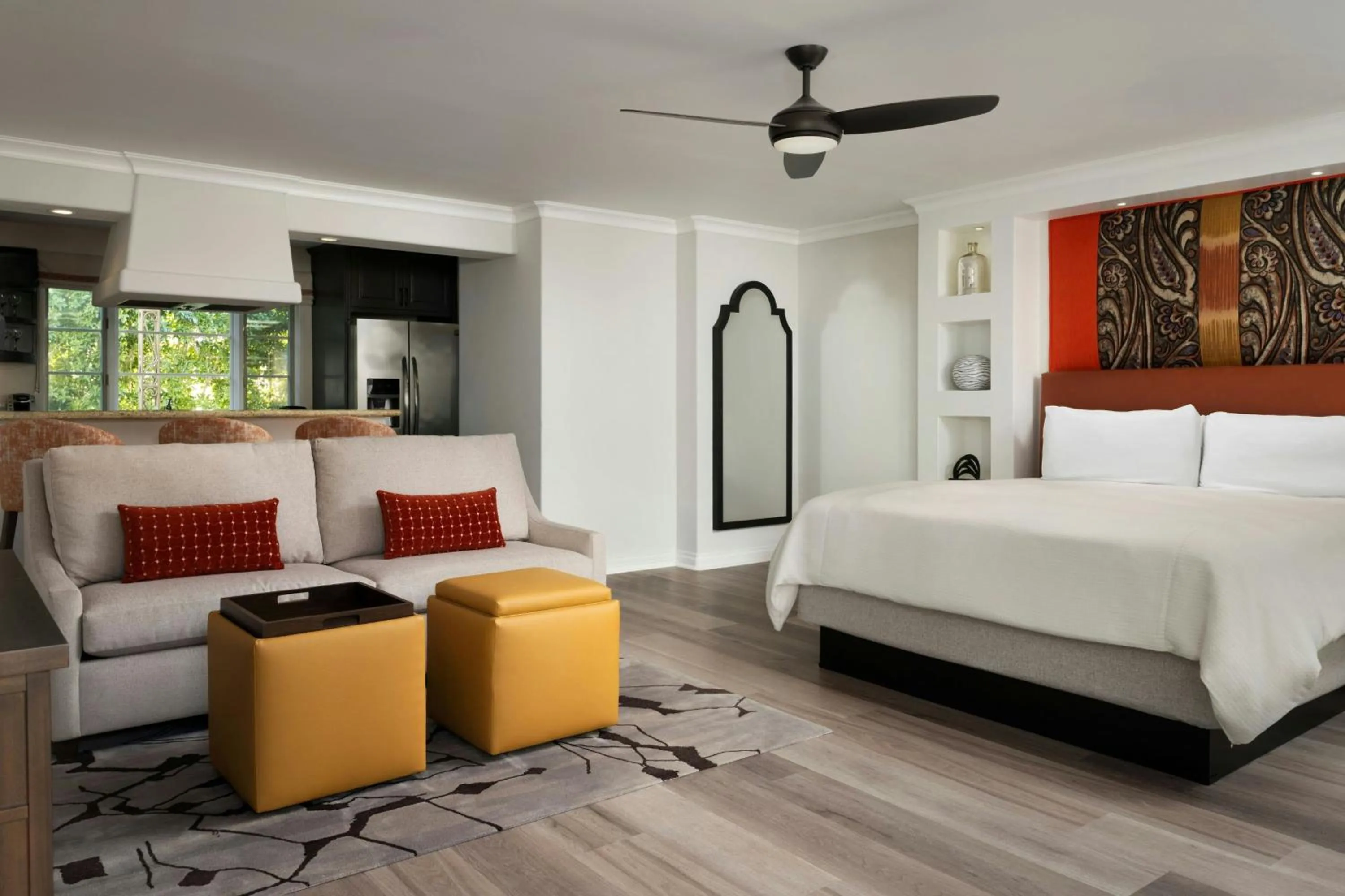 Photo of the whole room, Bed in Triada Palm Springs, Autograph Collection