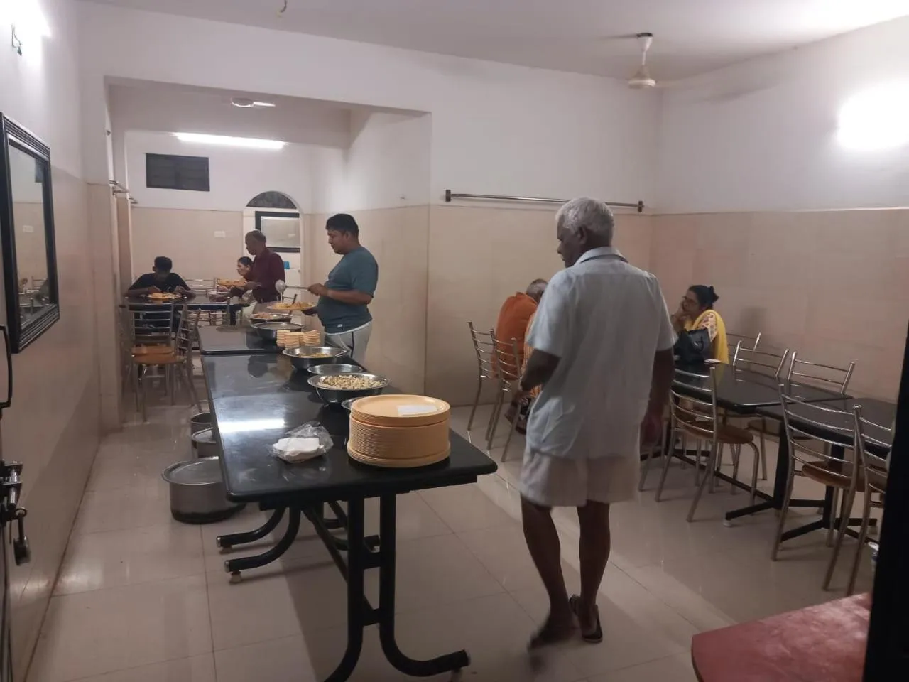 Restaurant/places to eat in Hotel Sri Devi