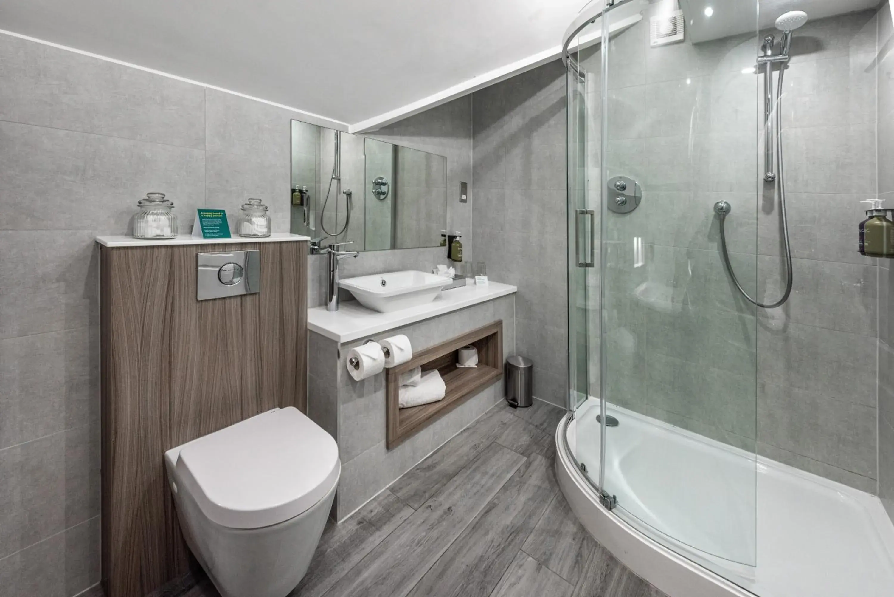 Standard Queen Room in Holiday Inn - Manchester - Oldham by IHG Standard Queen Room in Holiday Inn - Manchester - Oldham by IHG