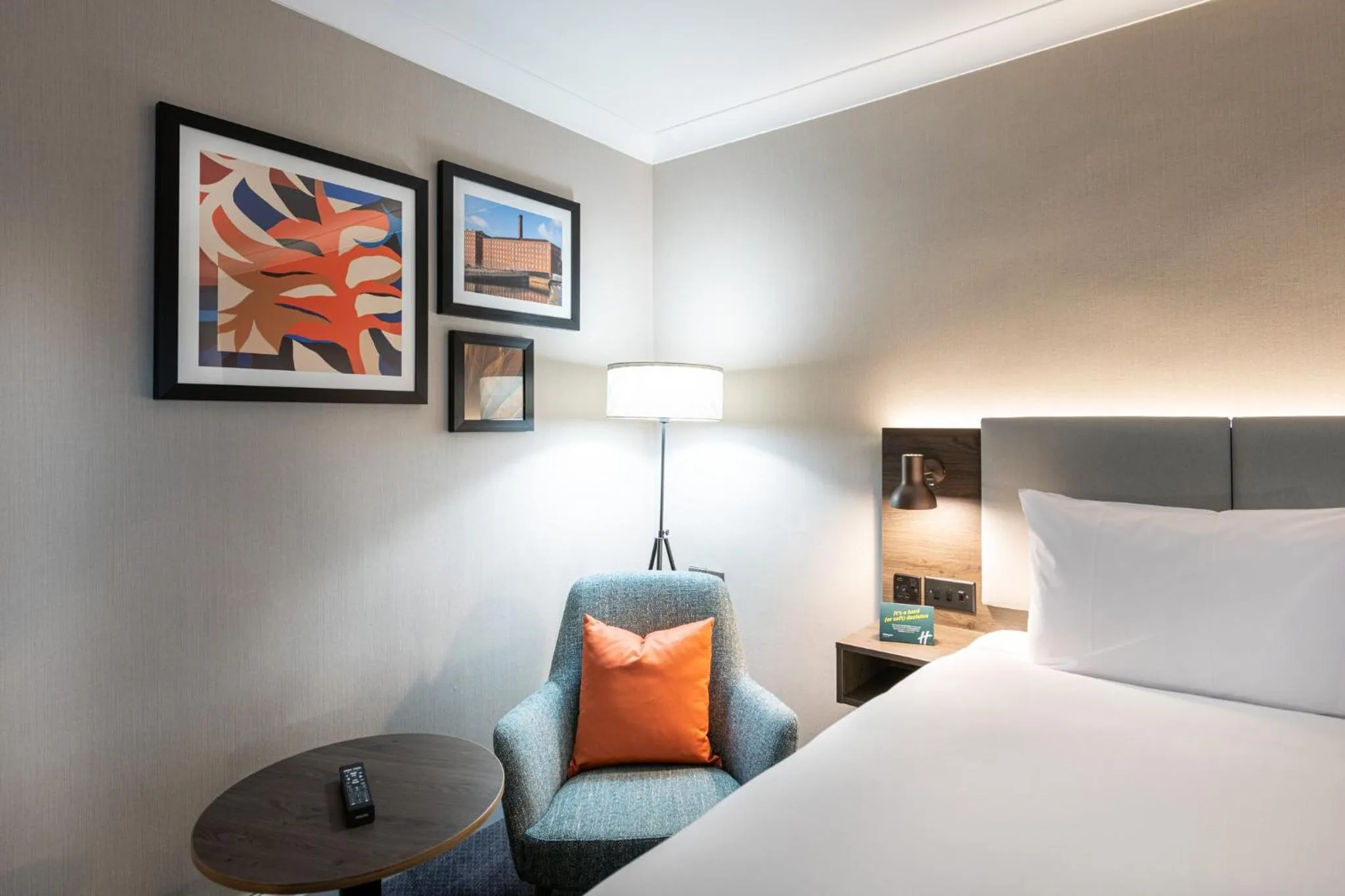 Photo of the whole room, Bed in Holiday Inn - Manchester - Oldham by IHG