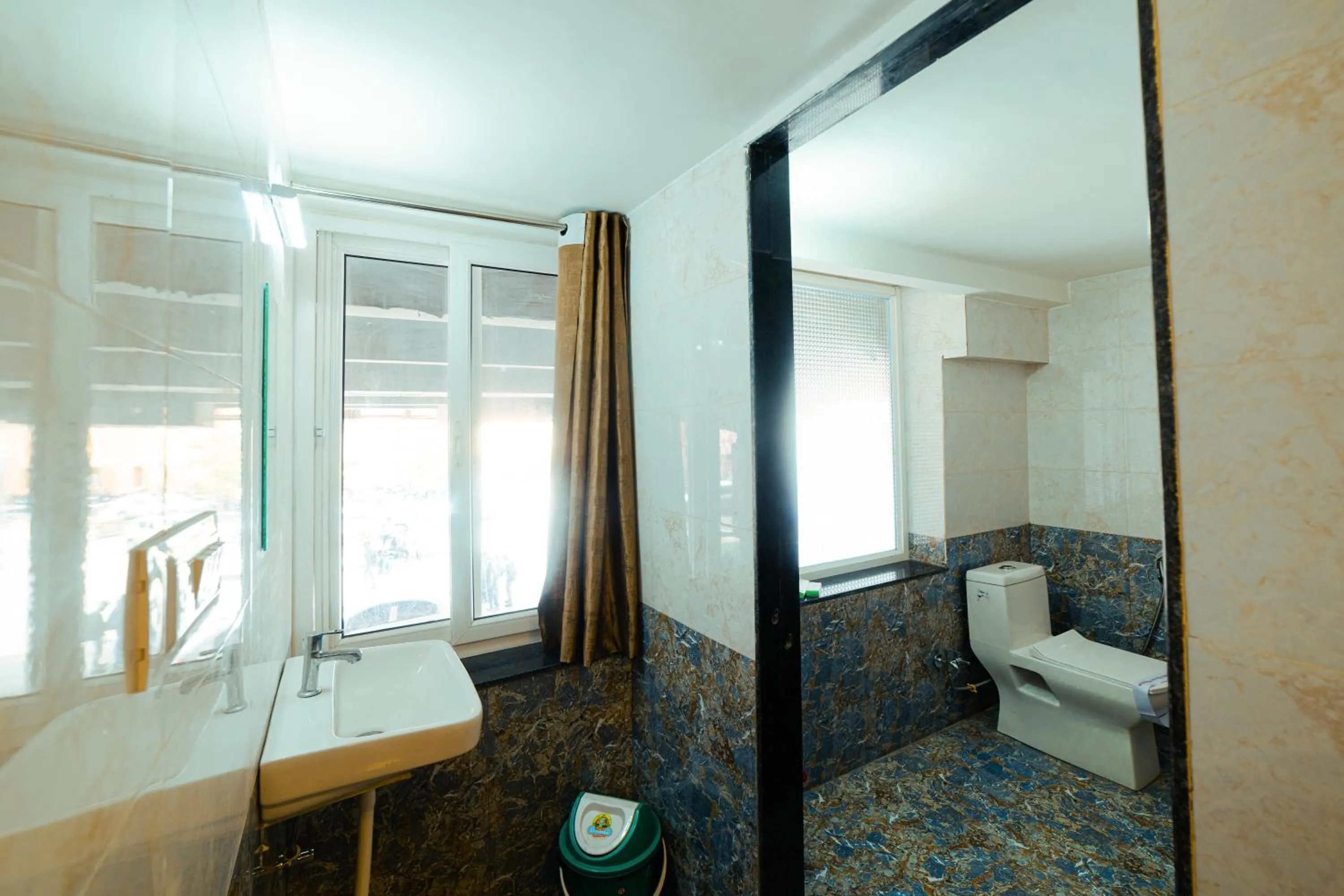 Bathroom in HOTEL METRO REGENCY INN