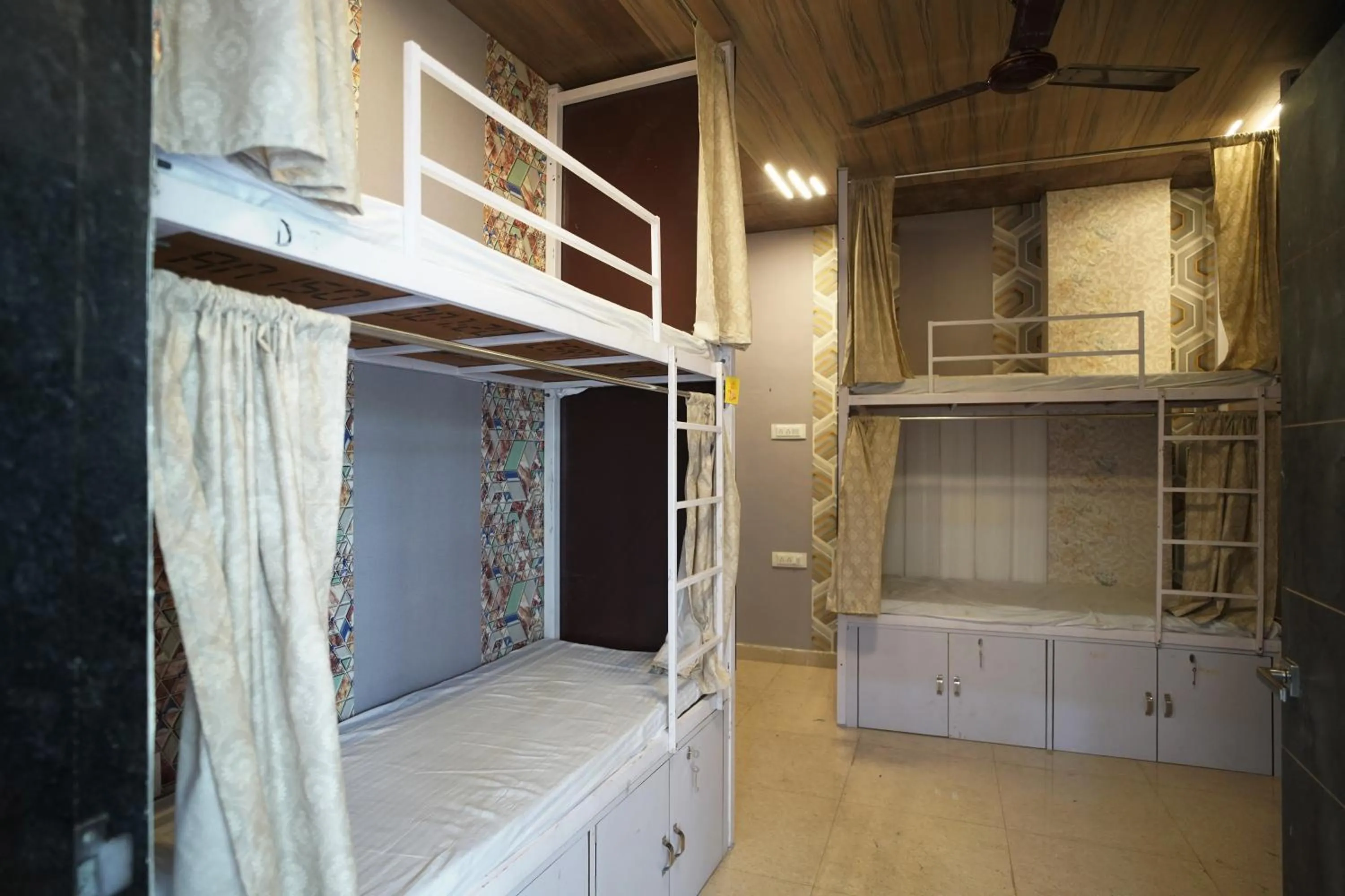 bunk bed in HOTEL METRO REGENCY INN