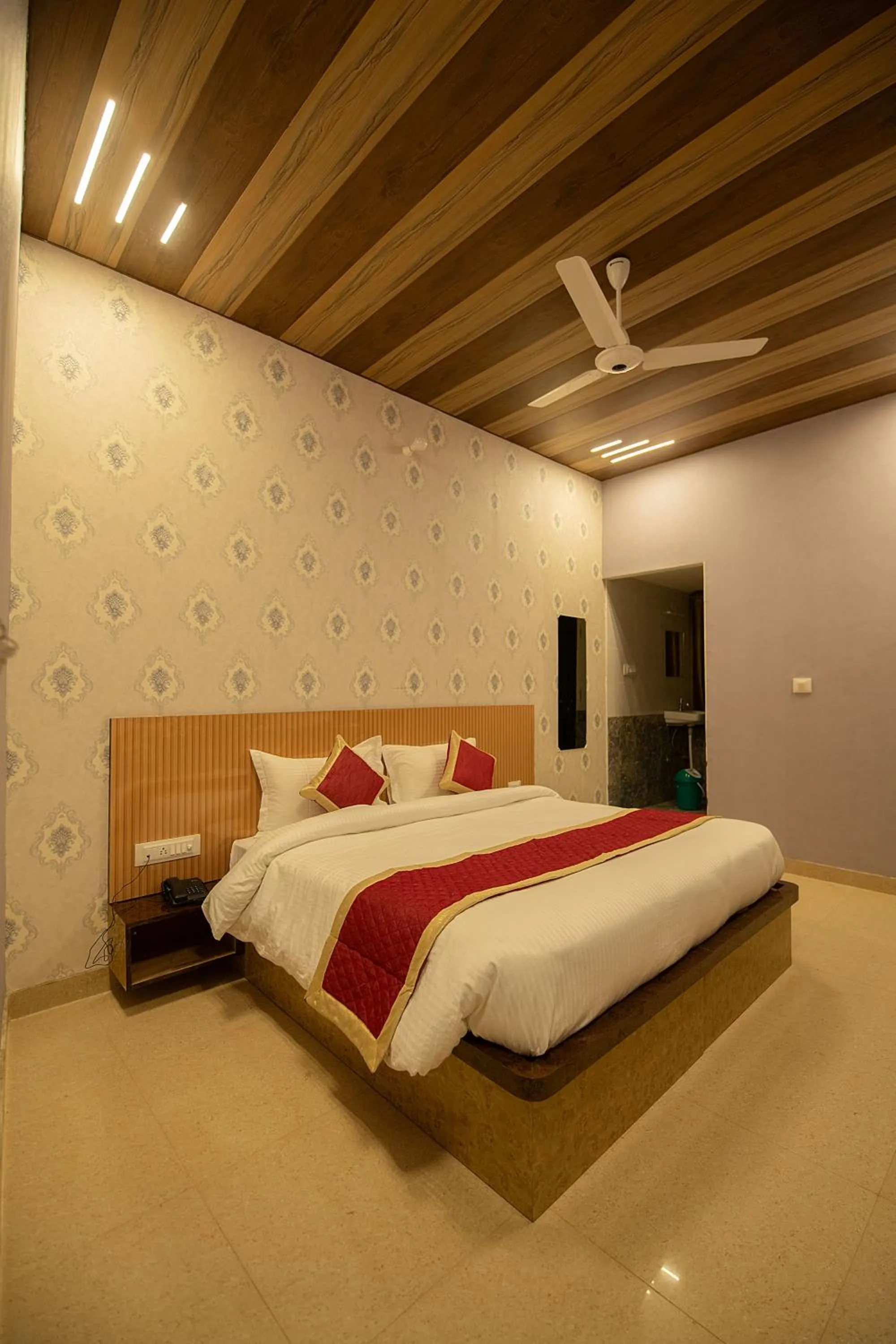 Bedroom, Bed in HOTEL METRO REGENCY INN