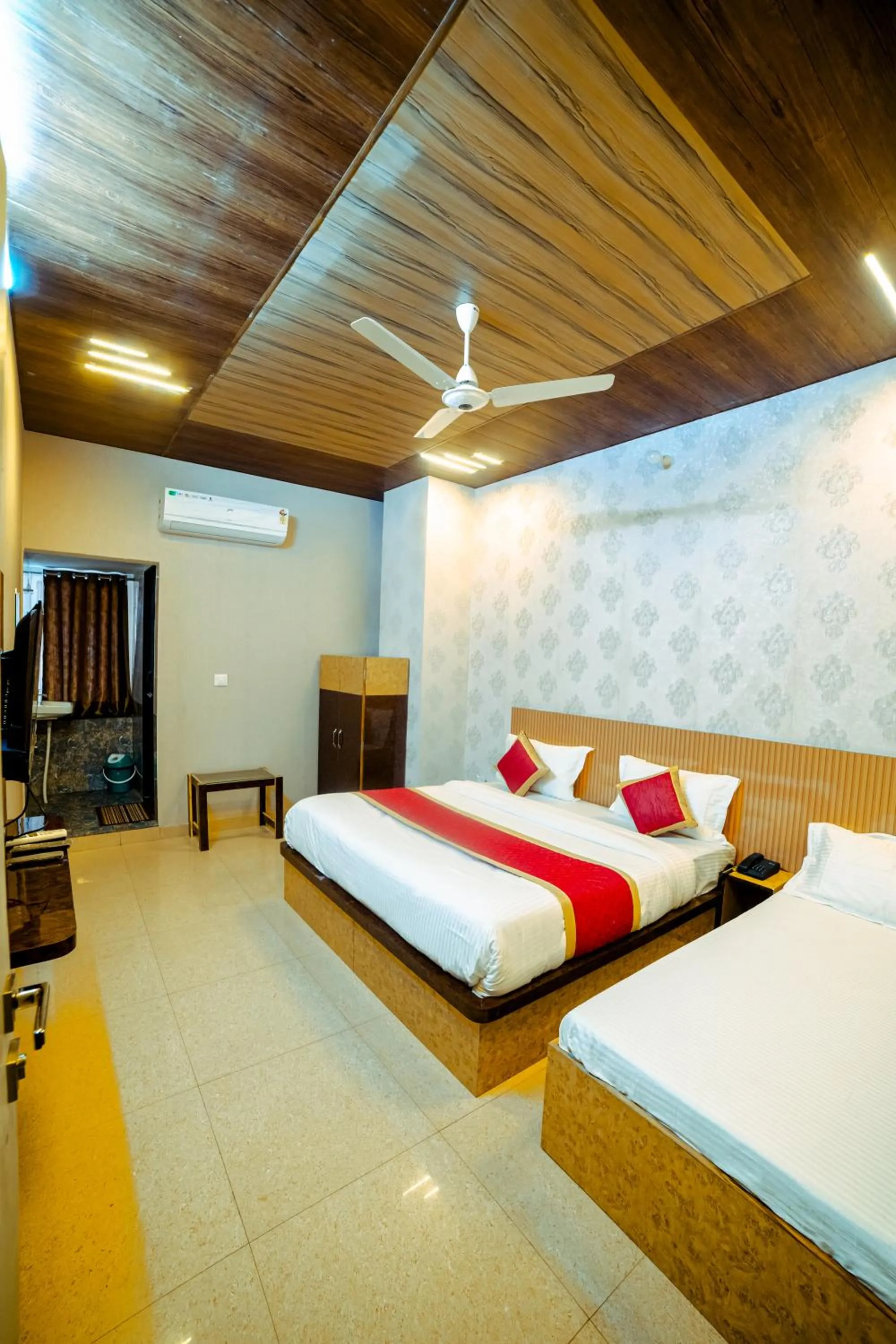 Bedroom, Bed in HOTEL METRO REGENCY INN