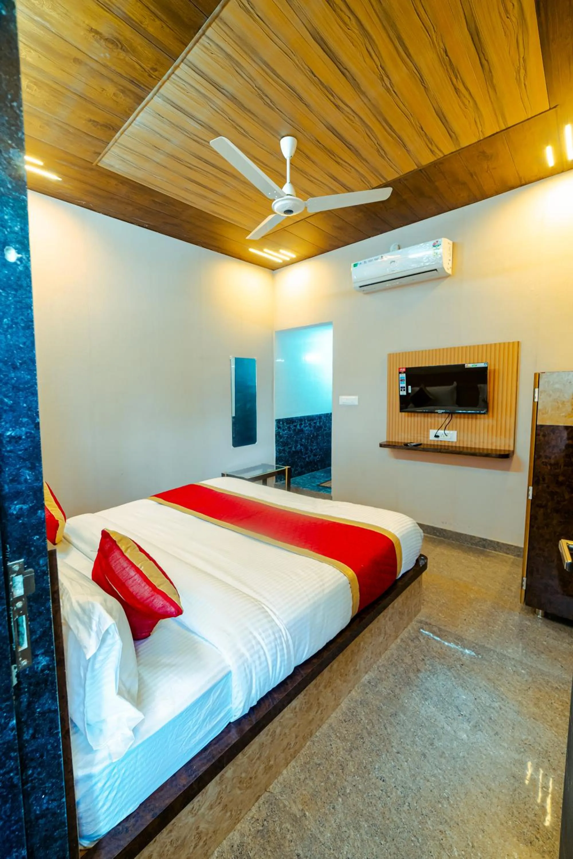 Bedroom, Bed in HOTEL METRO REGENCY INN