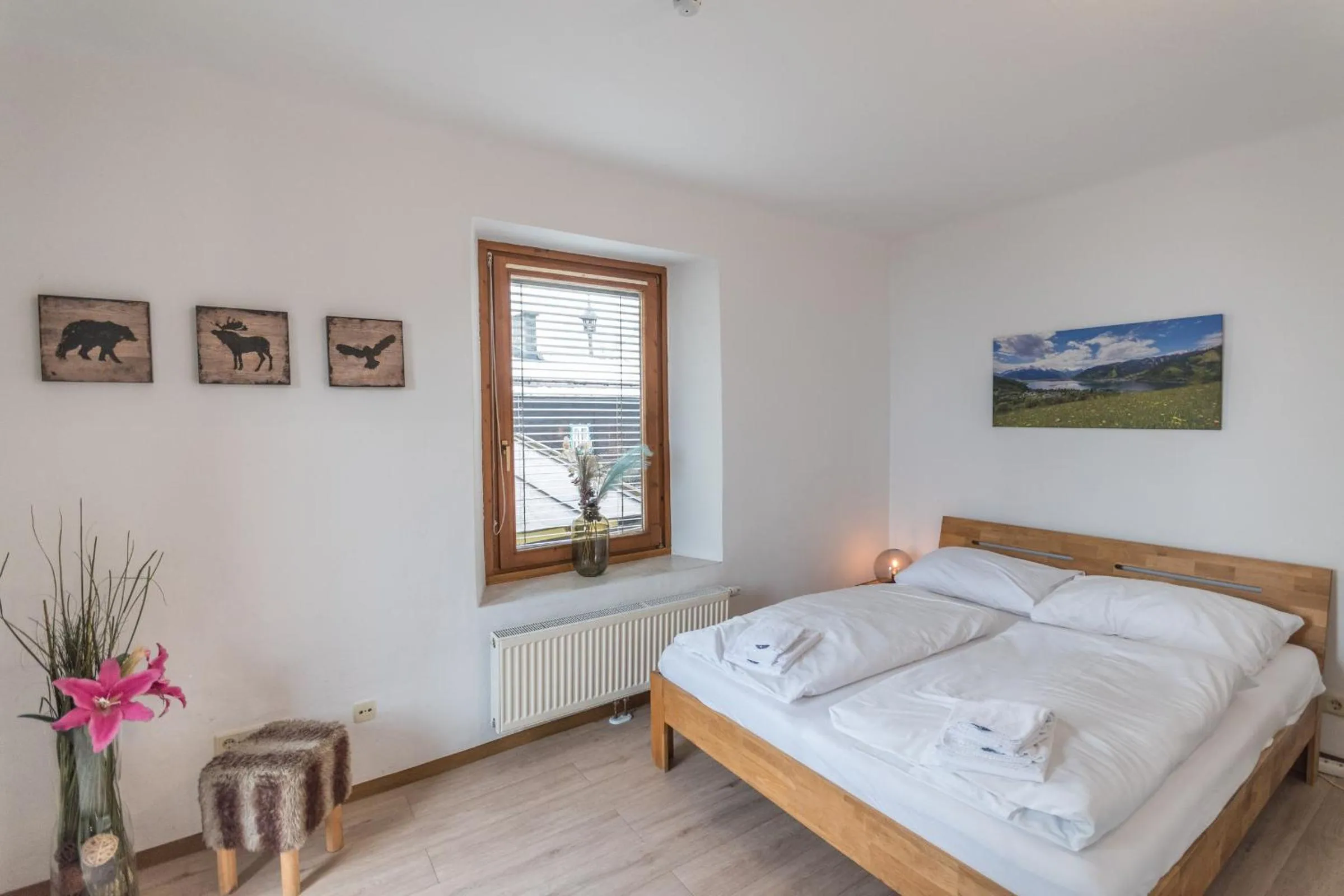 Bedroom, Bed in Ski-n-Lake City Apartments