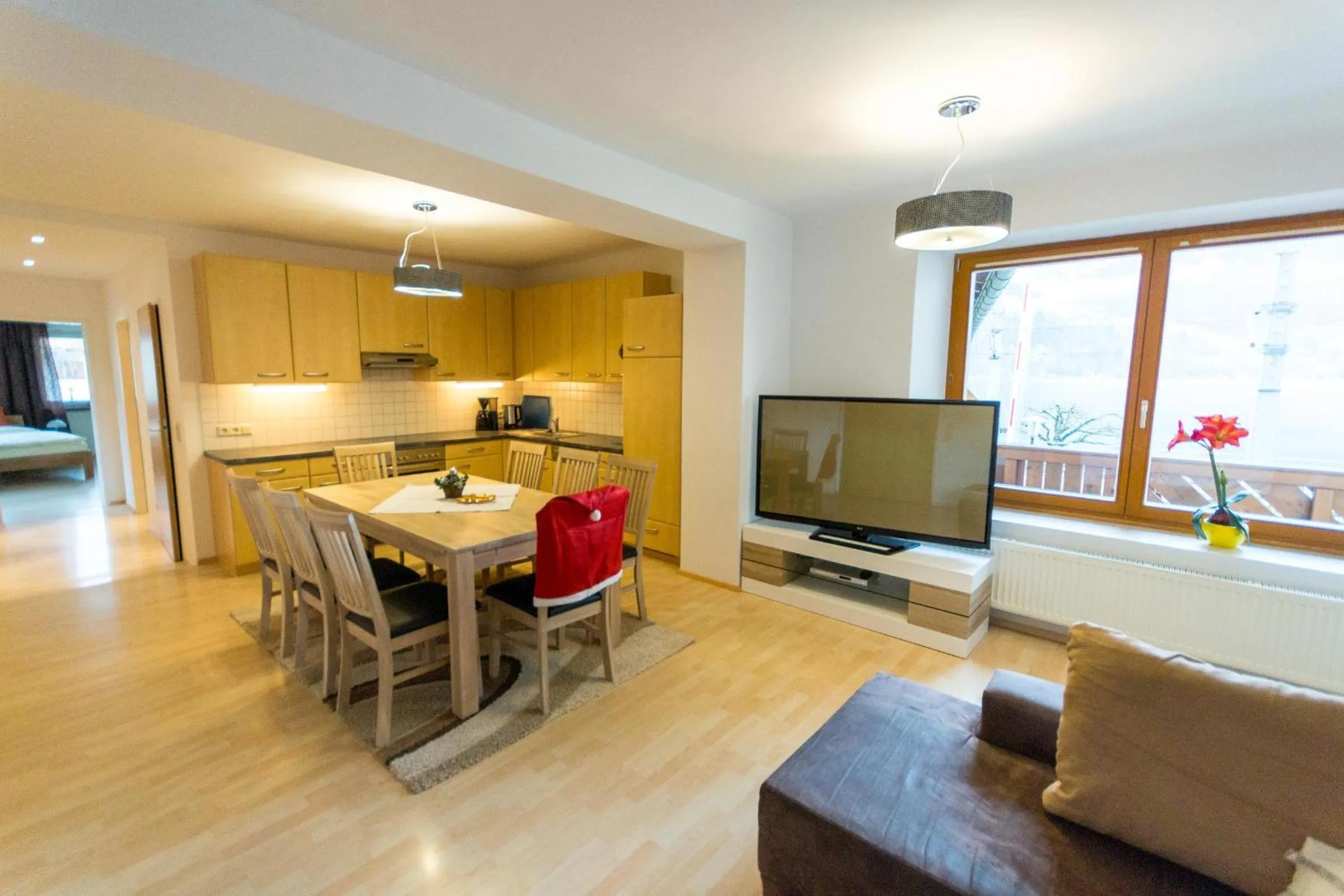 TV and multimedia in Ski-n-Lake City Apartments