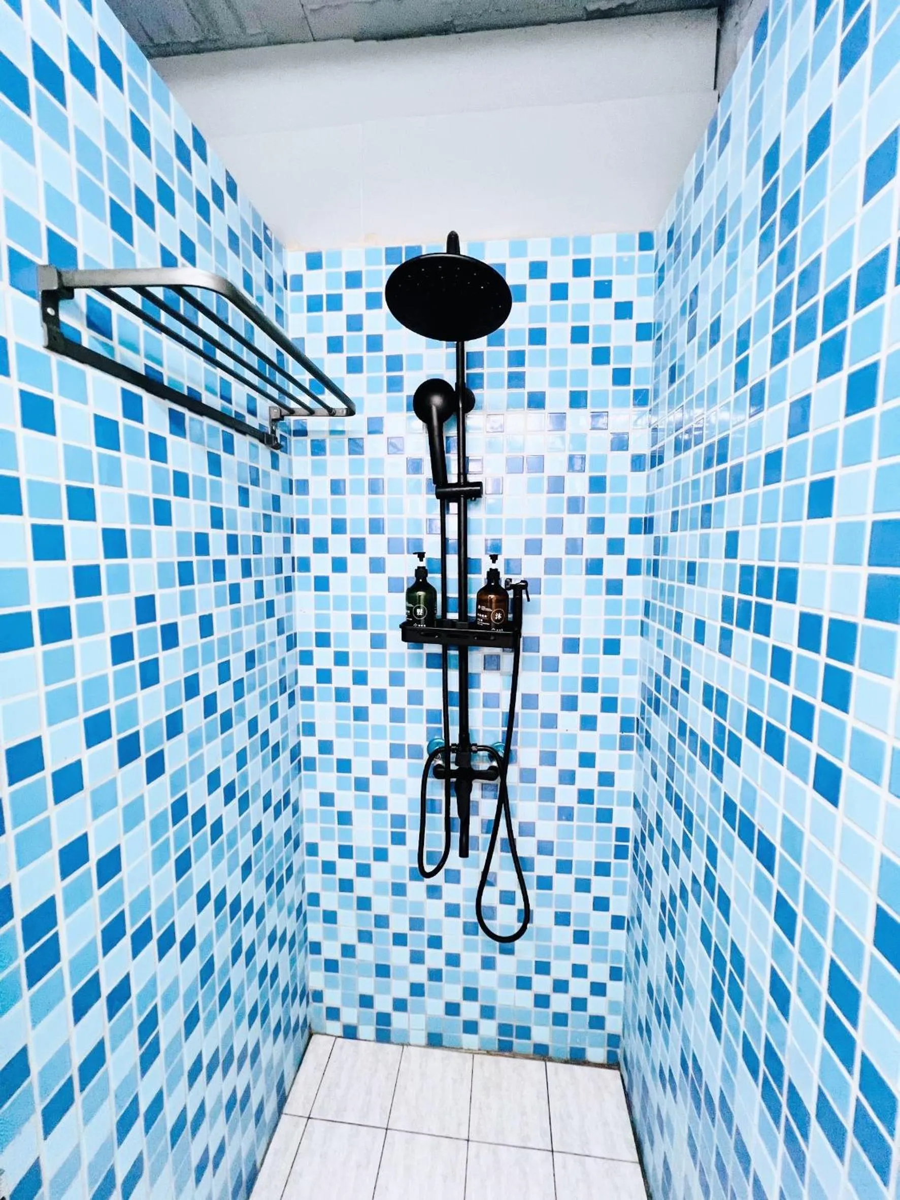 Shower in Yoai Mountain Roam Hotel