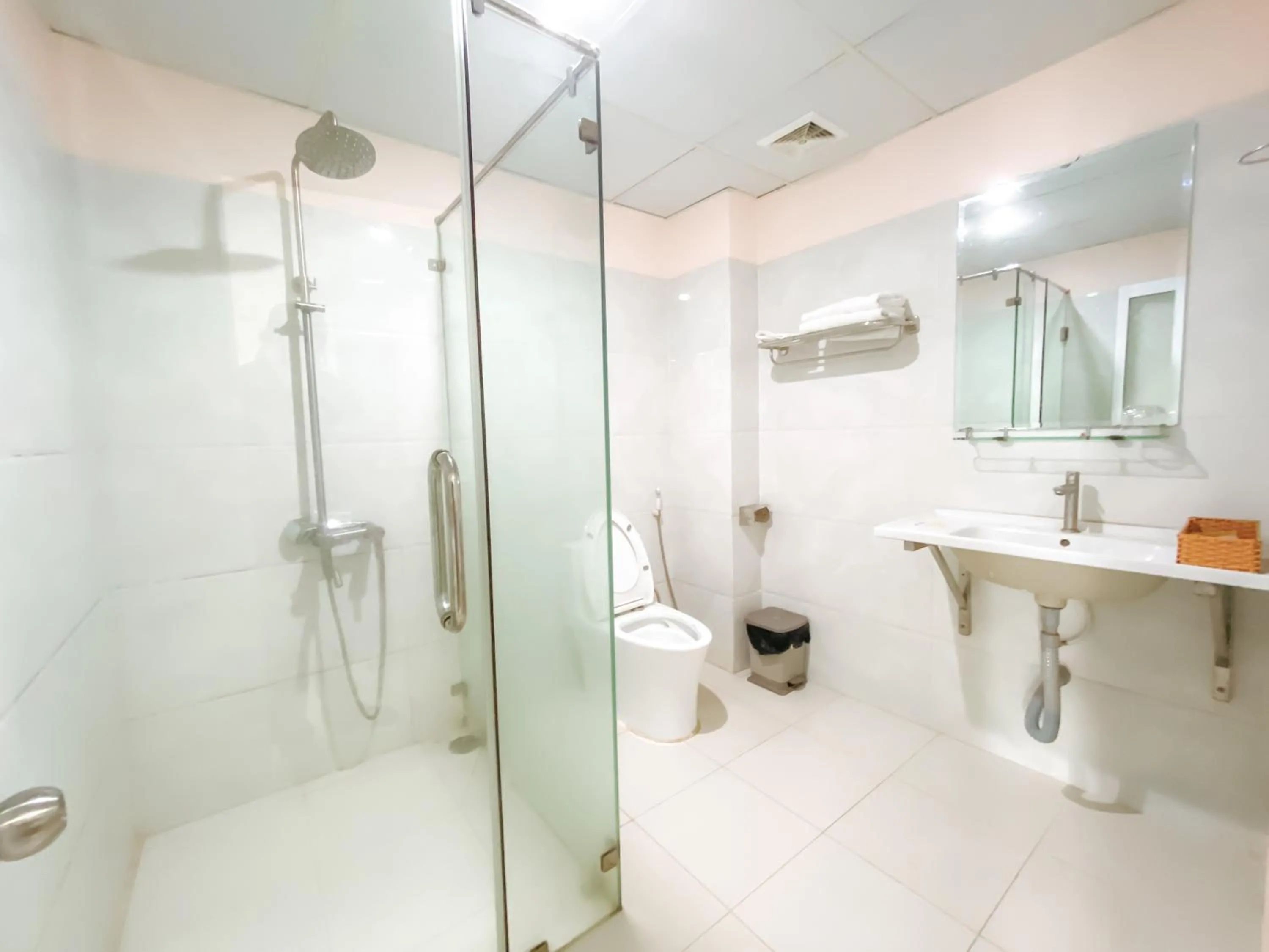 Shower in Ngọc Hân Hotel By The Moment