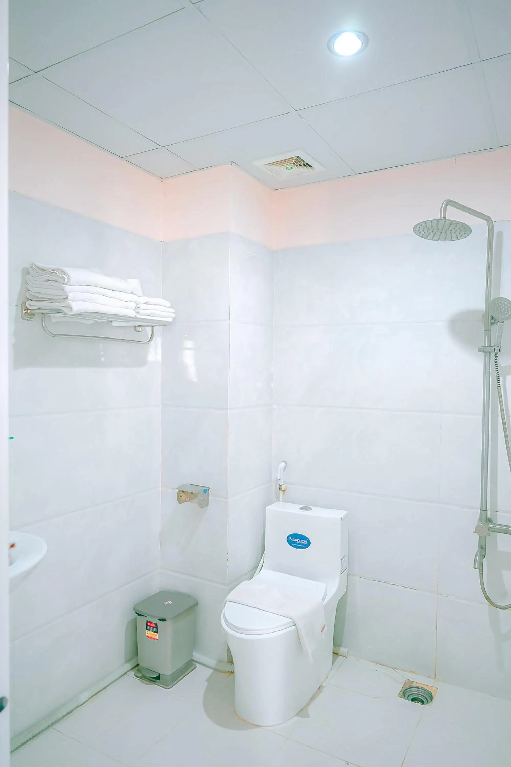 Shower in Ngọc Hân Hotel By The Moment