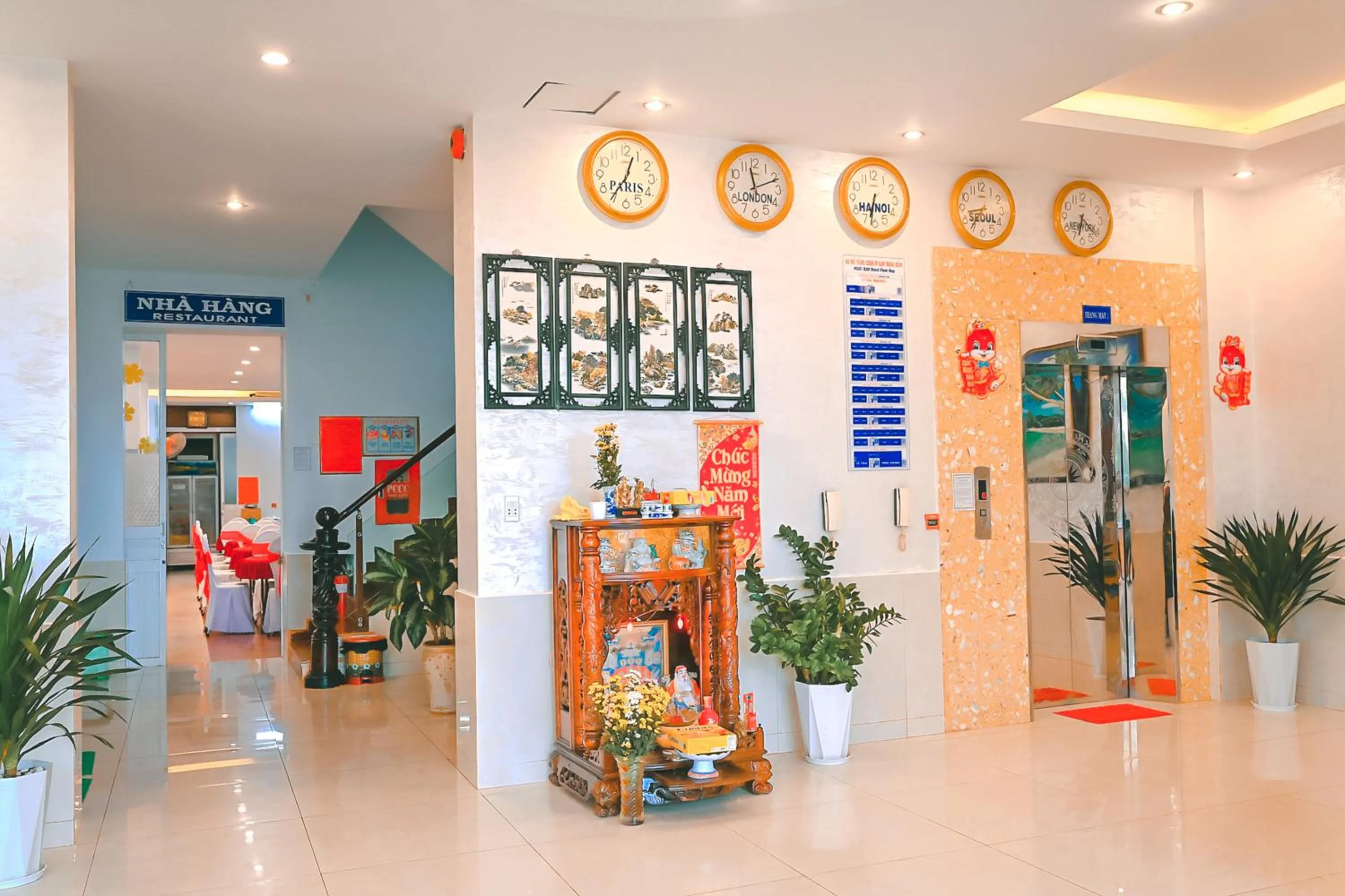 Restaurant/places to eat in Ngọc Hân Hotel By The Moment