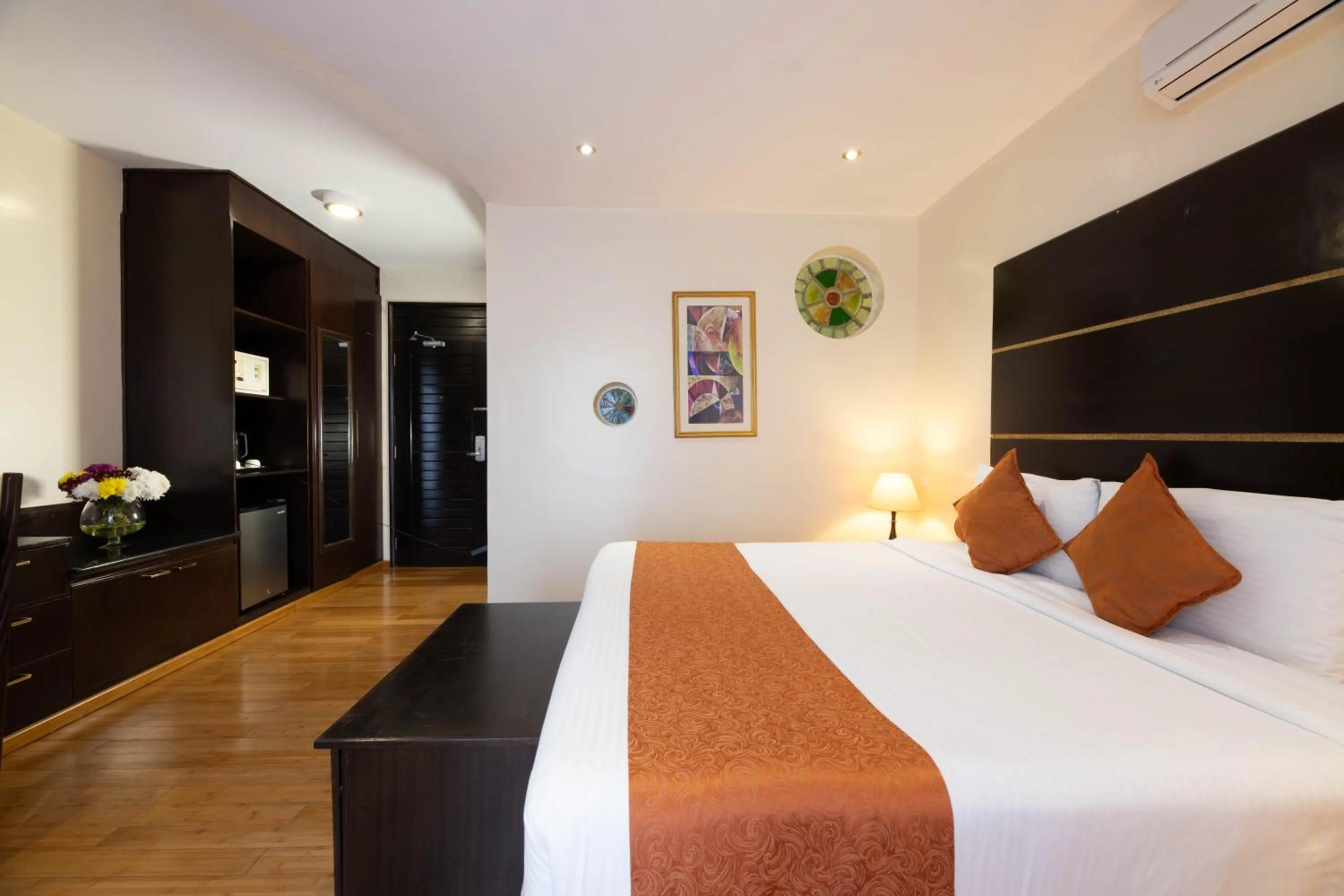 Bed in The Monarch Hotel