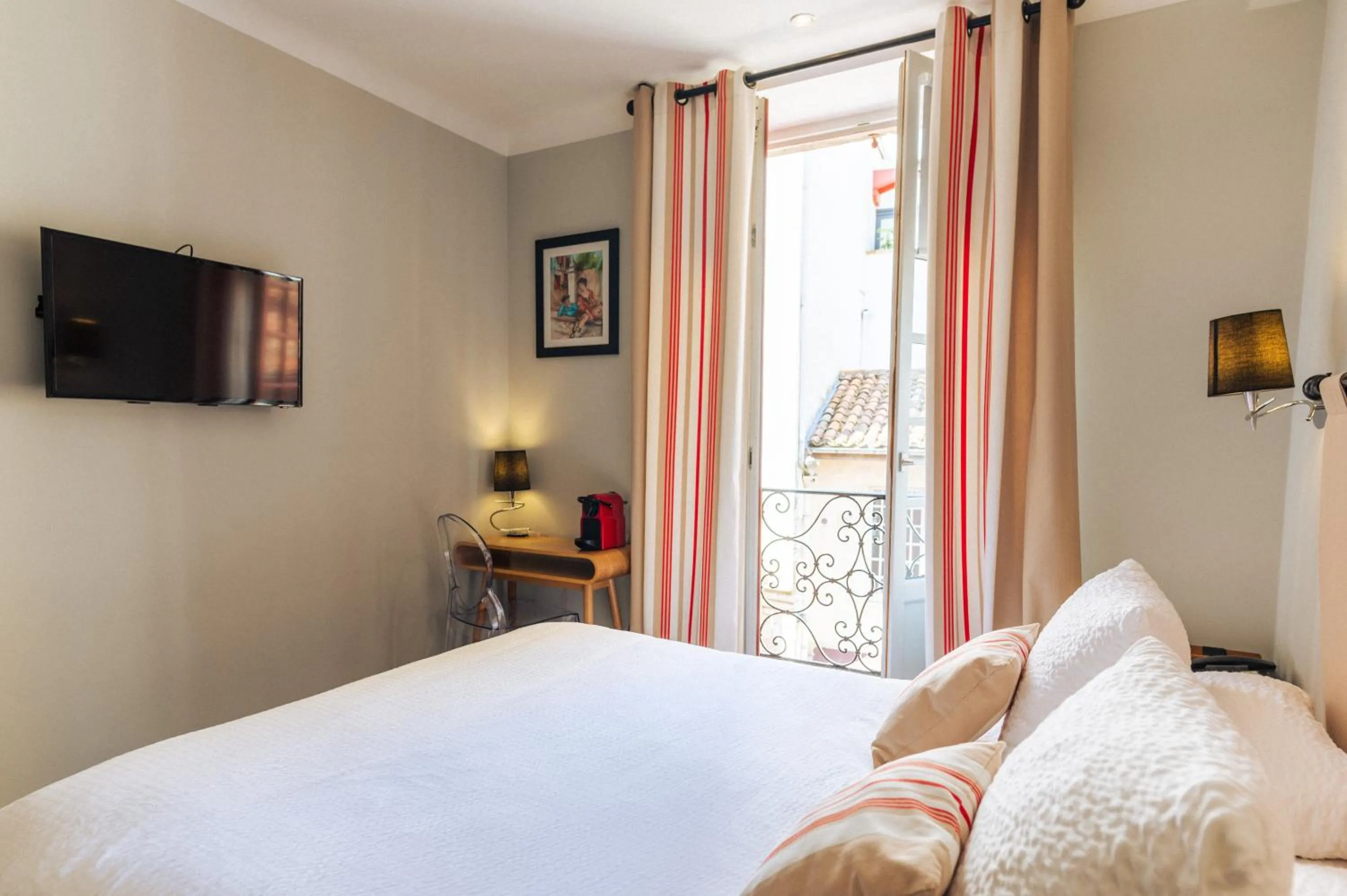 Photo of the whole room, Bed in Boutique Hôtel Txoko