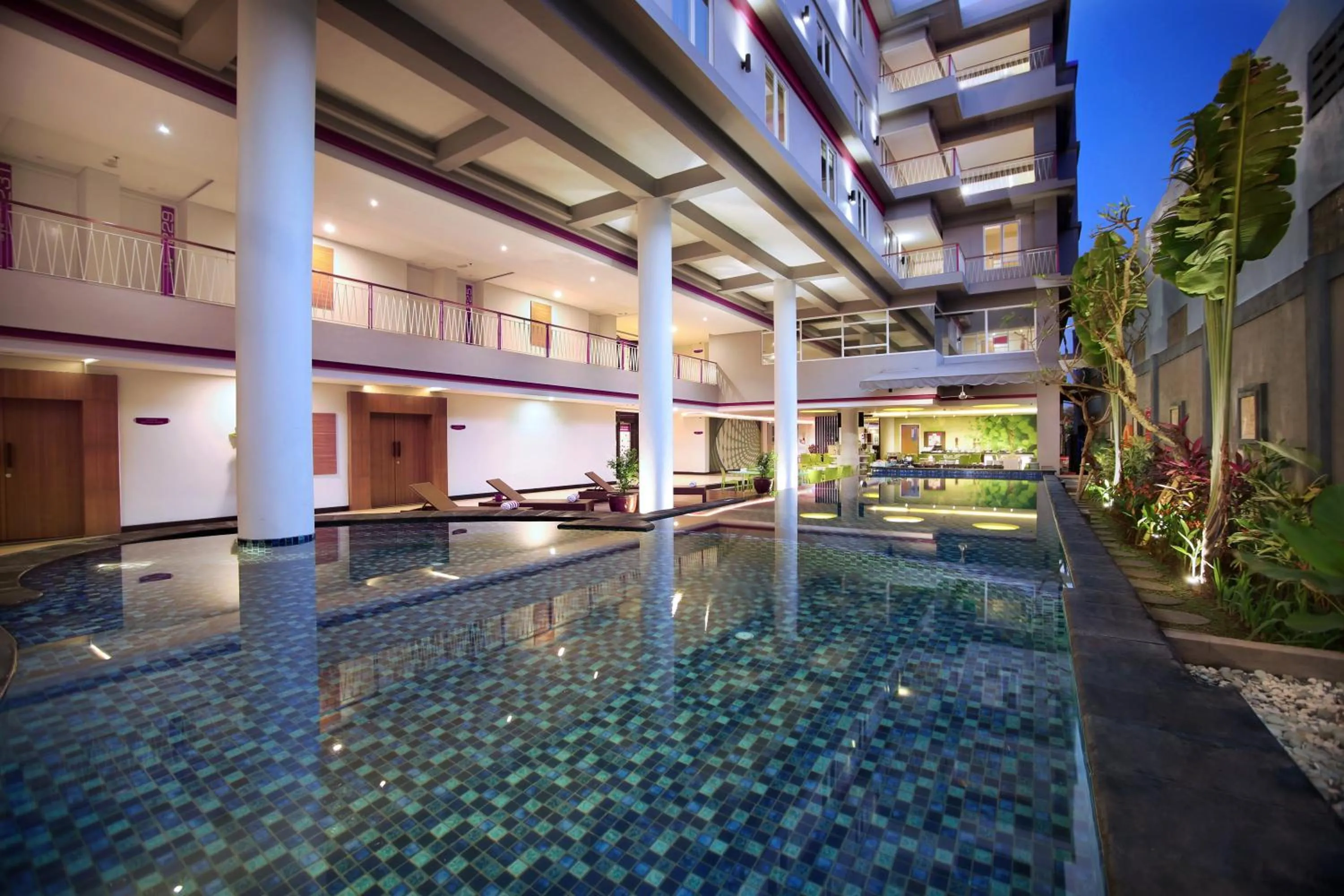 Swimming pool in favehotel Sunset Seminyak