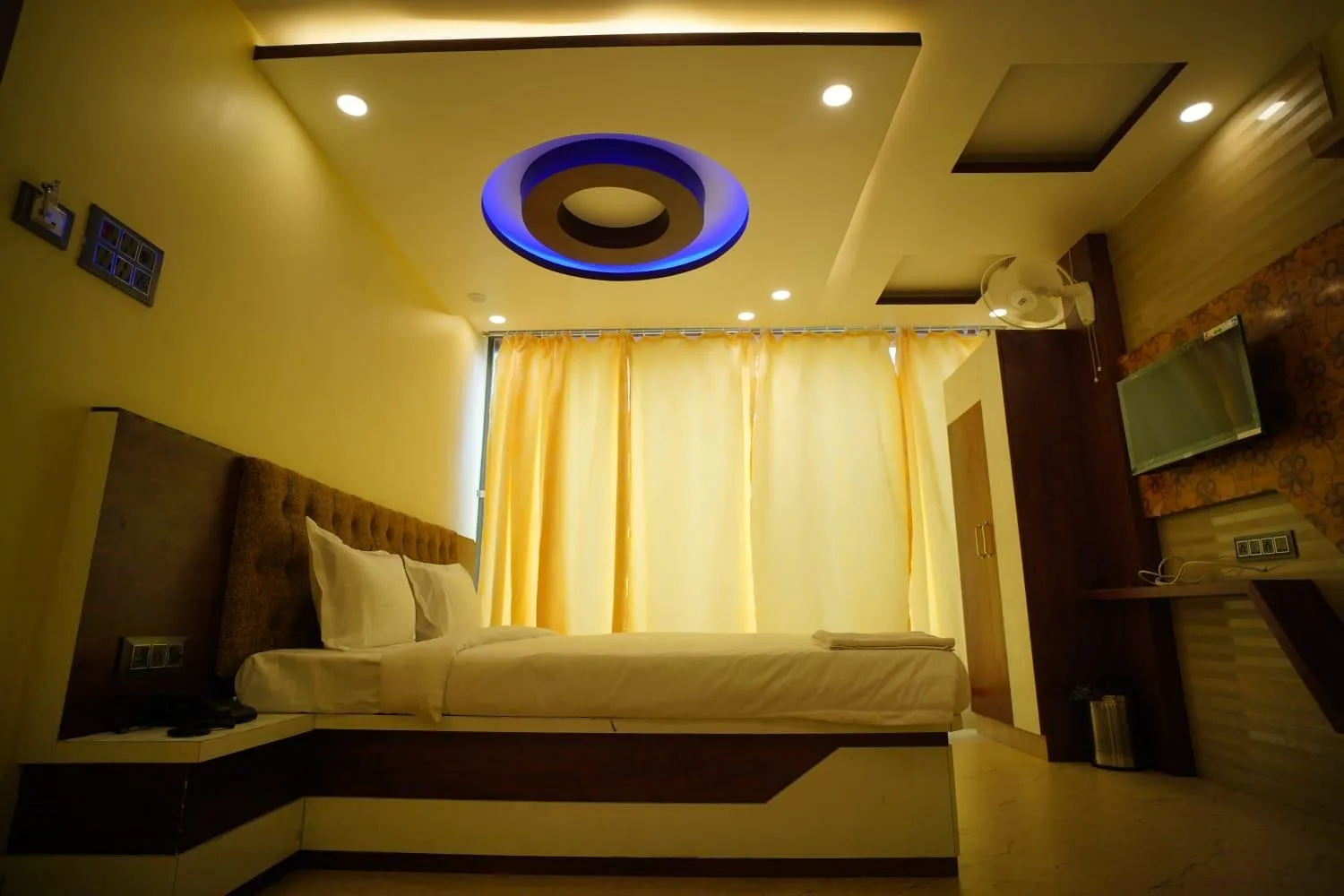 Bed in Hotel Asha Inn