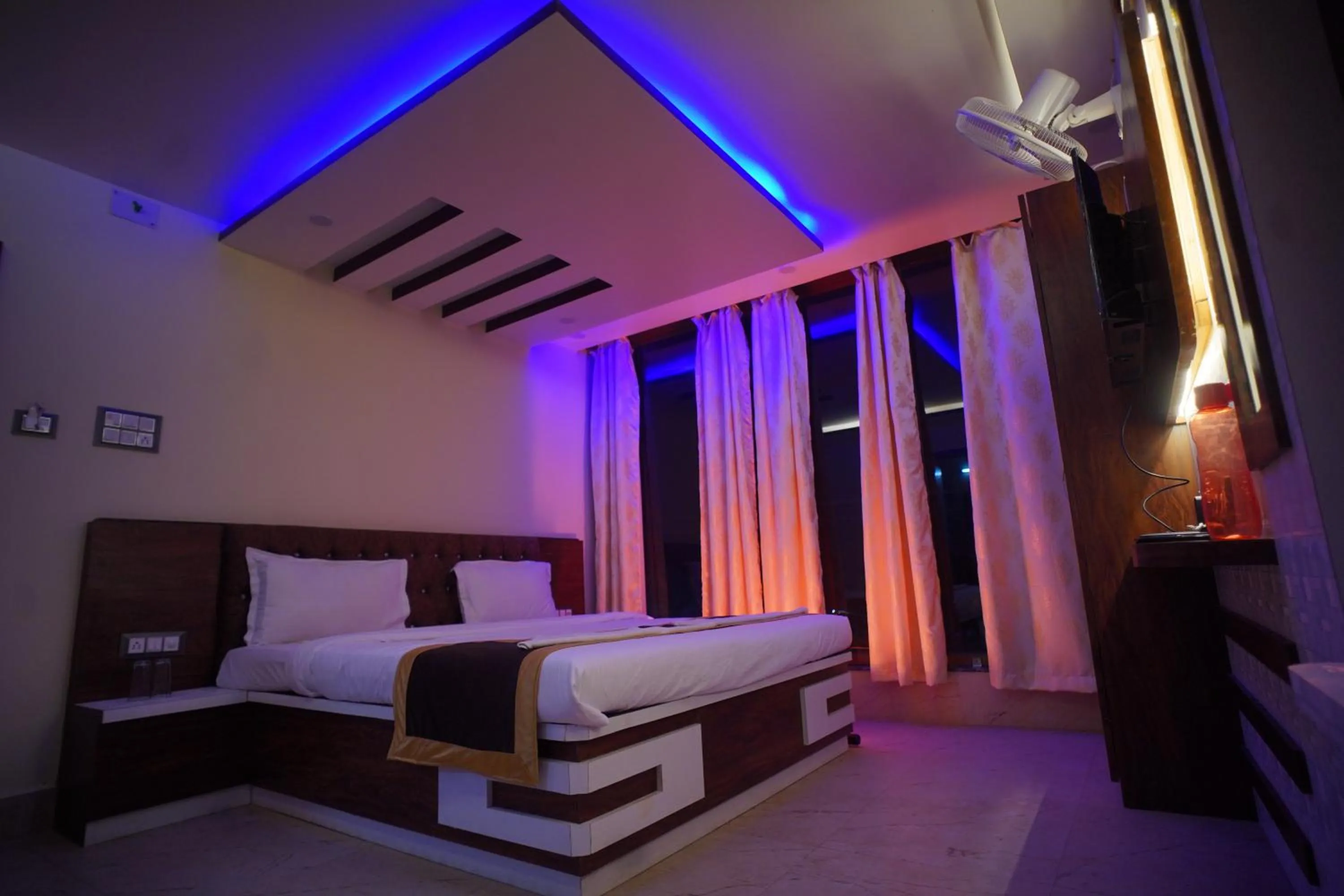 Bed in Hotel Asha Inn