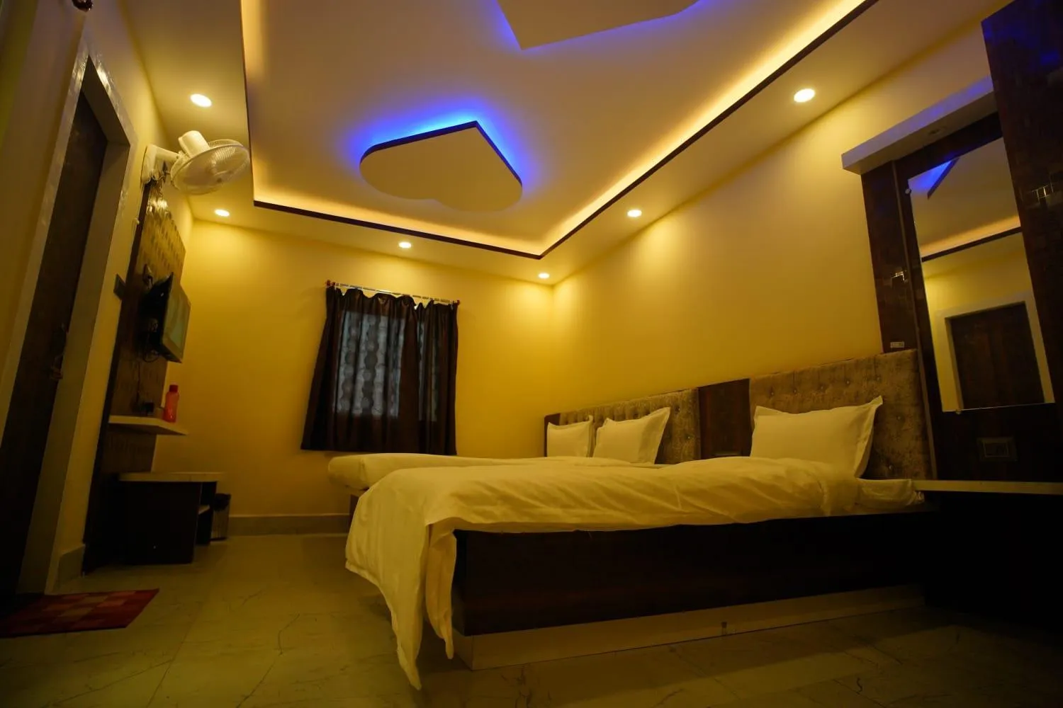 Bed in Hotel Asha Inn