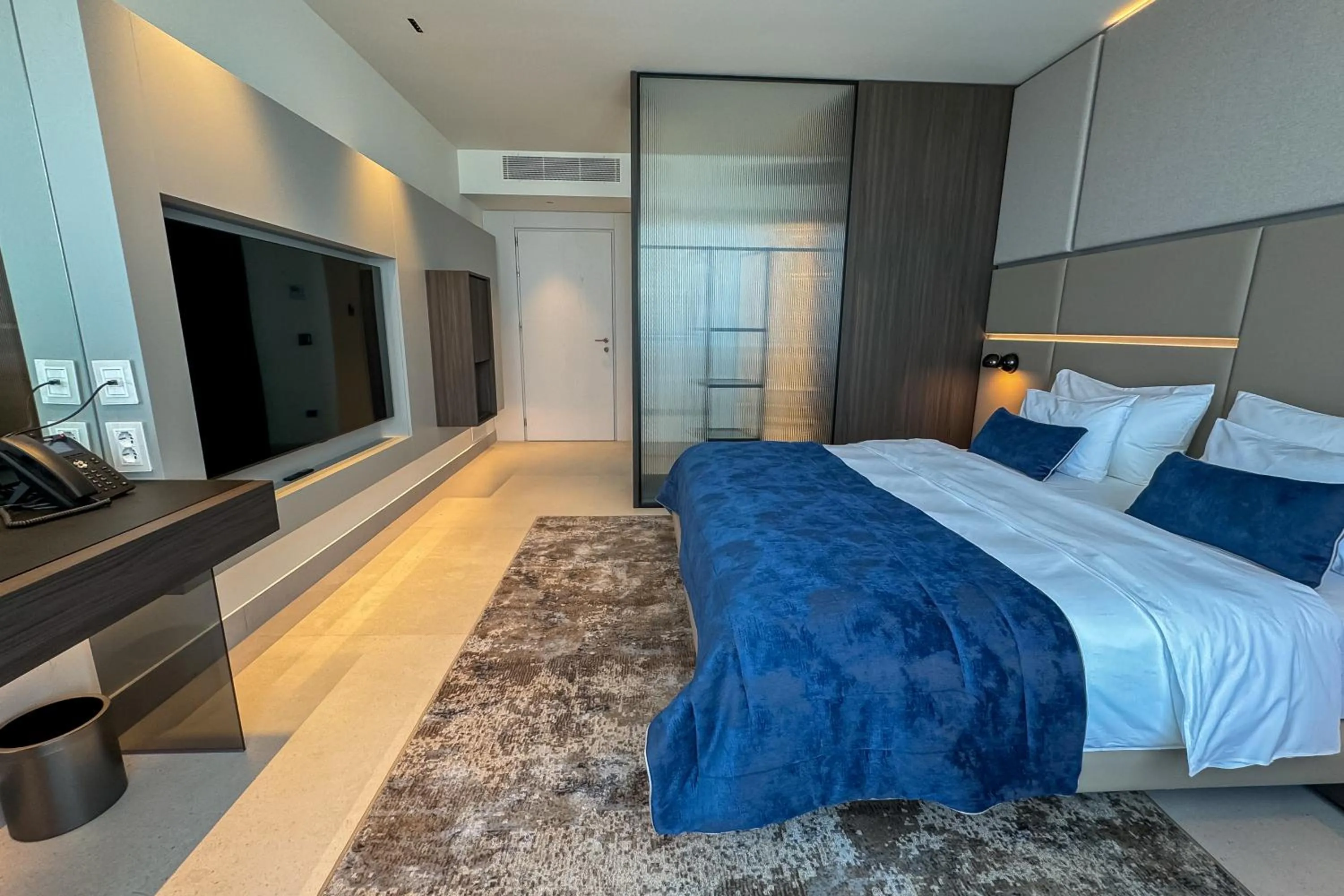 Communal lounge/ TV room, Bed in Abi's Hotel & SPA Vlore