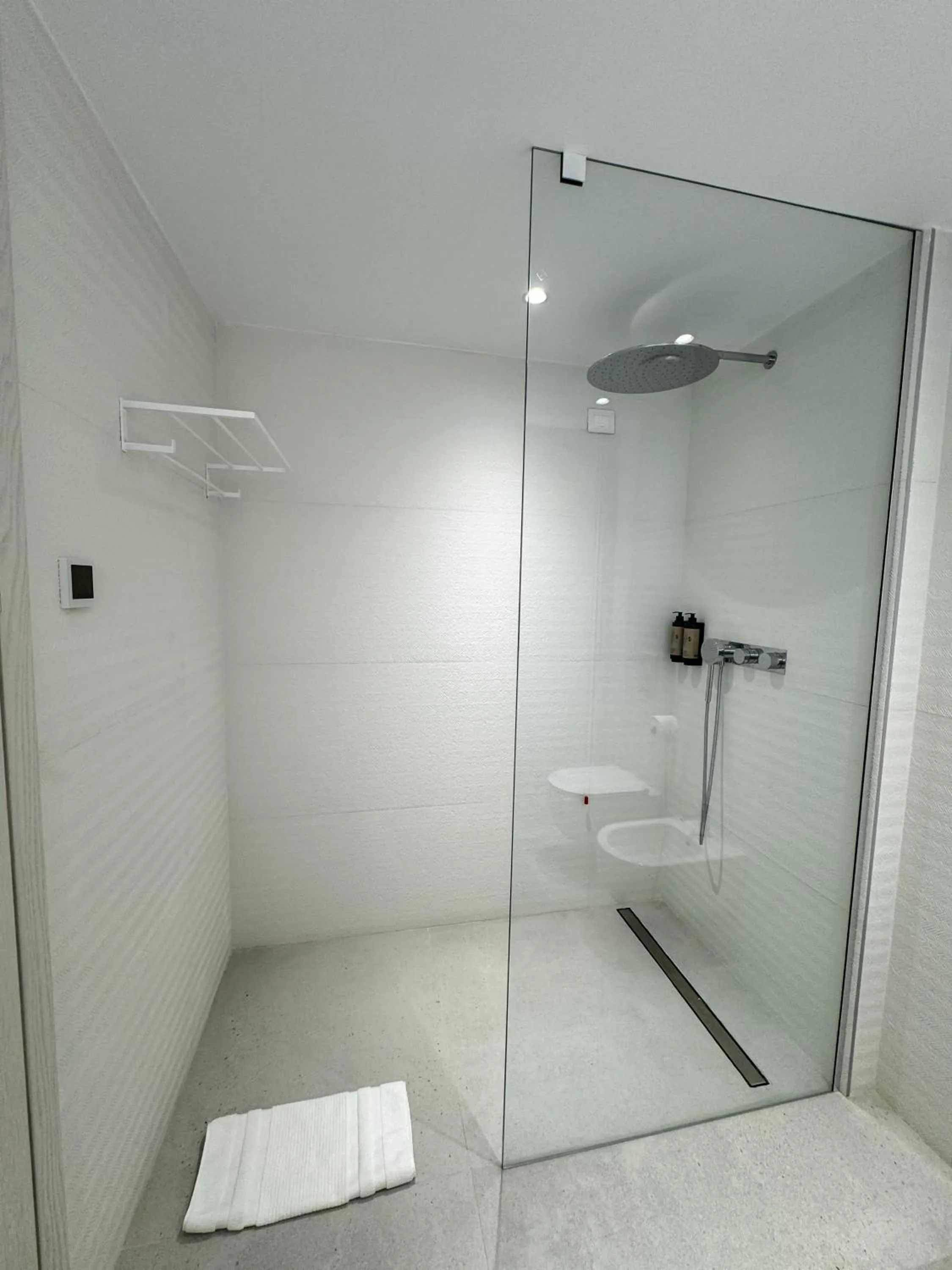 Shower in Abi's Hotel & SPA Vlore