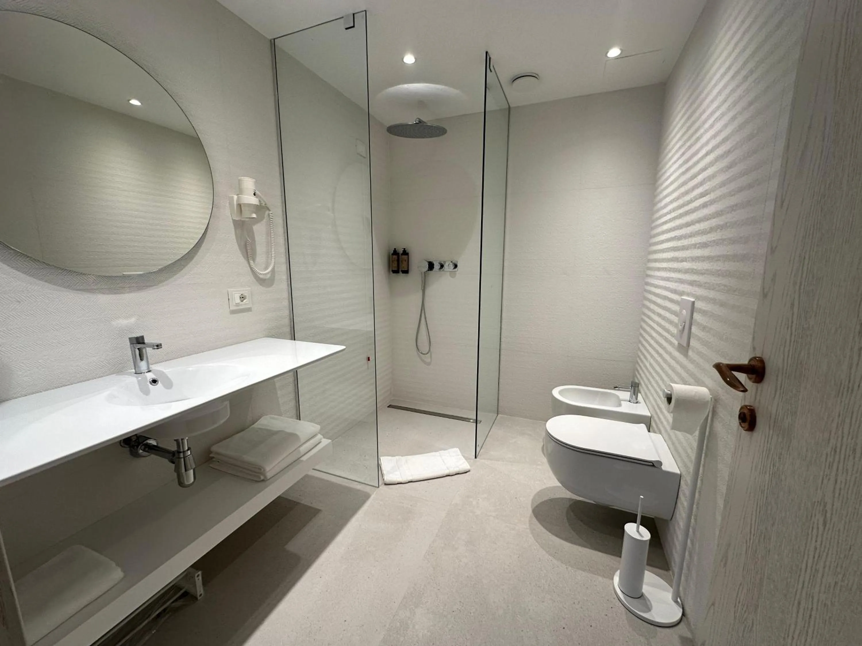 Shower in Abi's Hotel & SPA Vlore