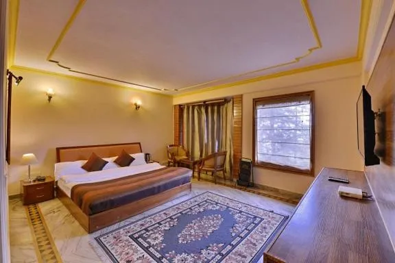 Photo of the whole room, Bed in The Woodstock Resort