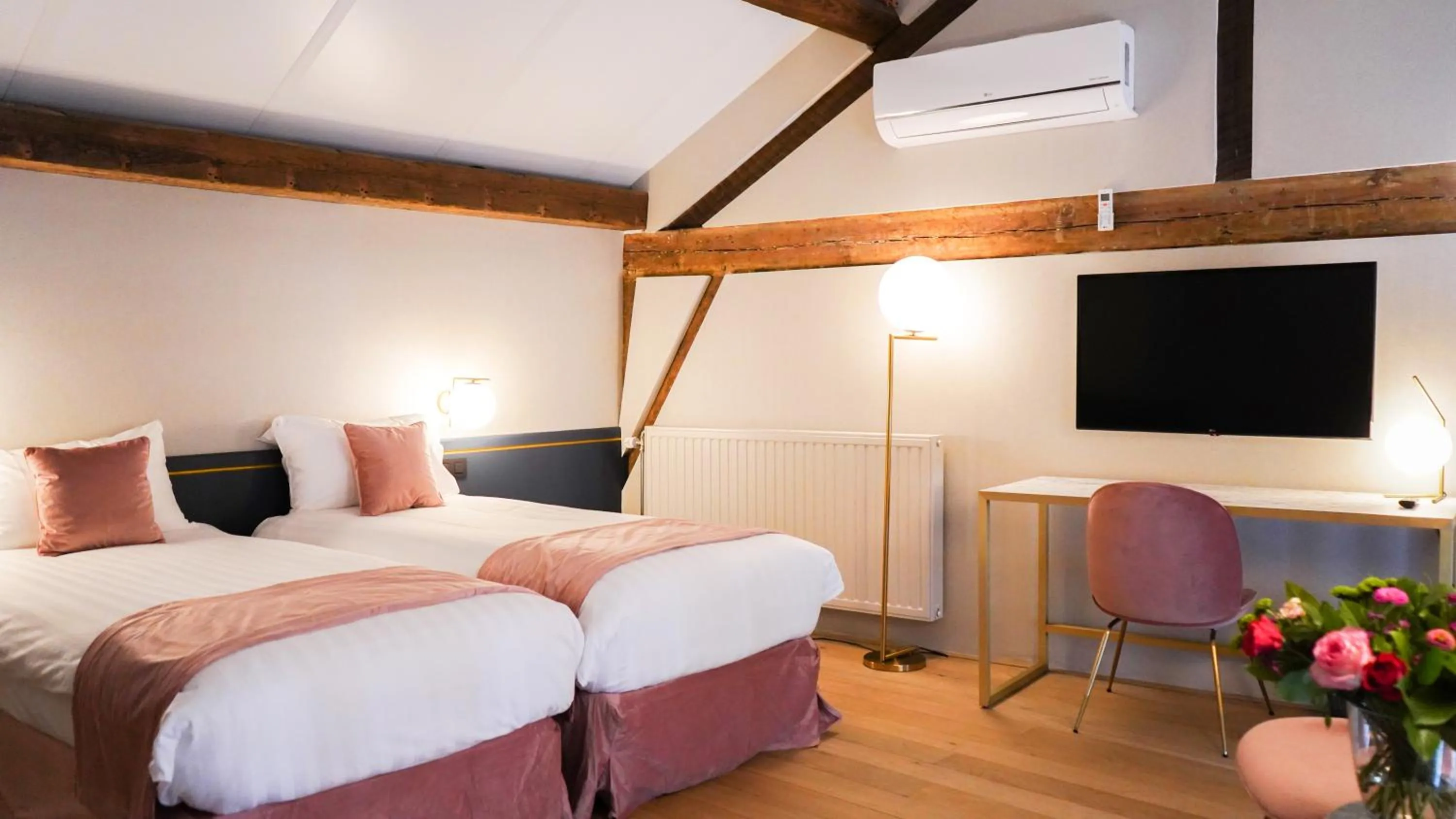 Bedroom, Bed in Amosa Liège City Centre Hotel