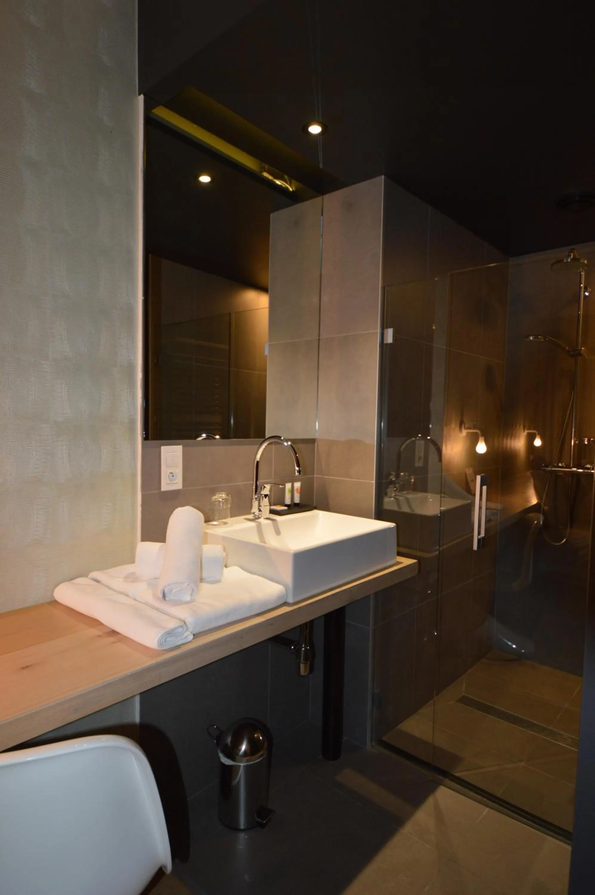 Bathroom in Amosa Liège City Centre Hotel