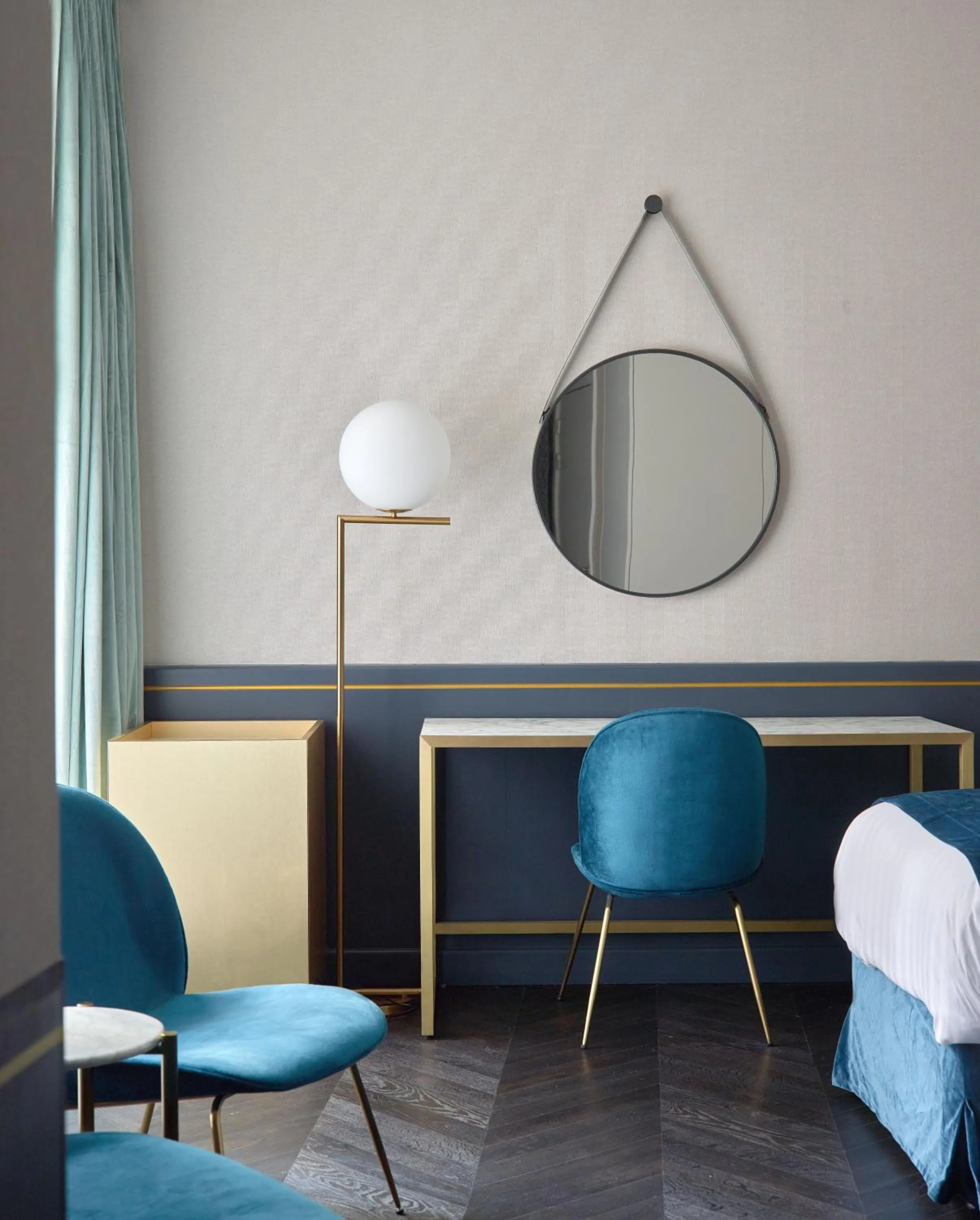 Seating area, Bed in Amosa Liège City Centre Hotel