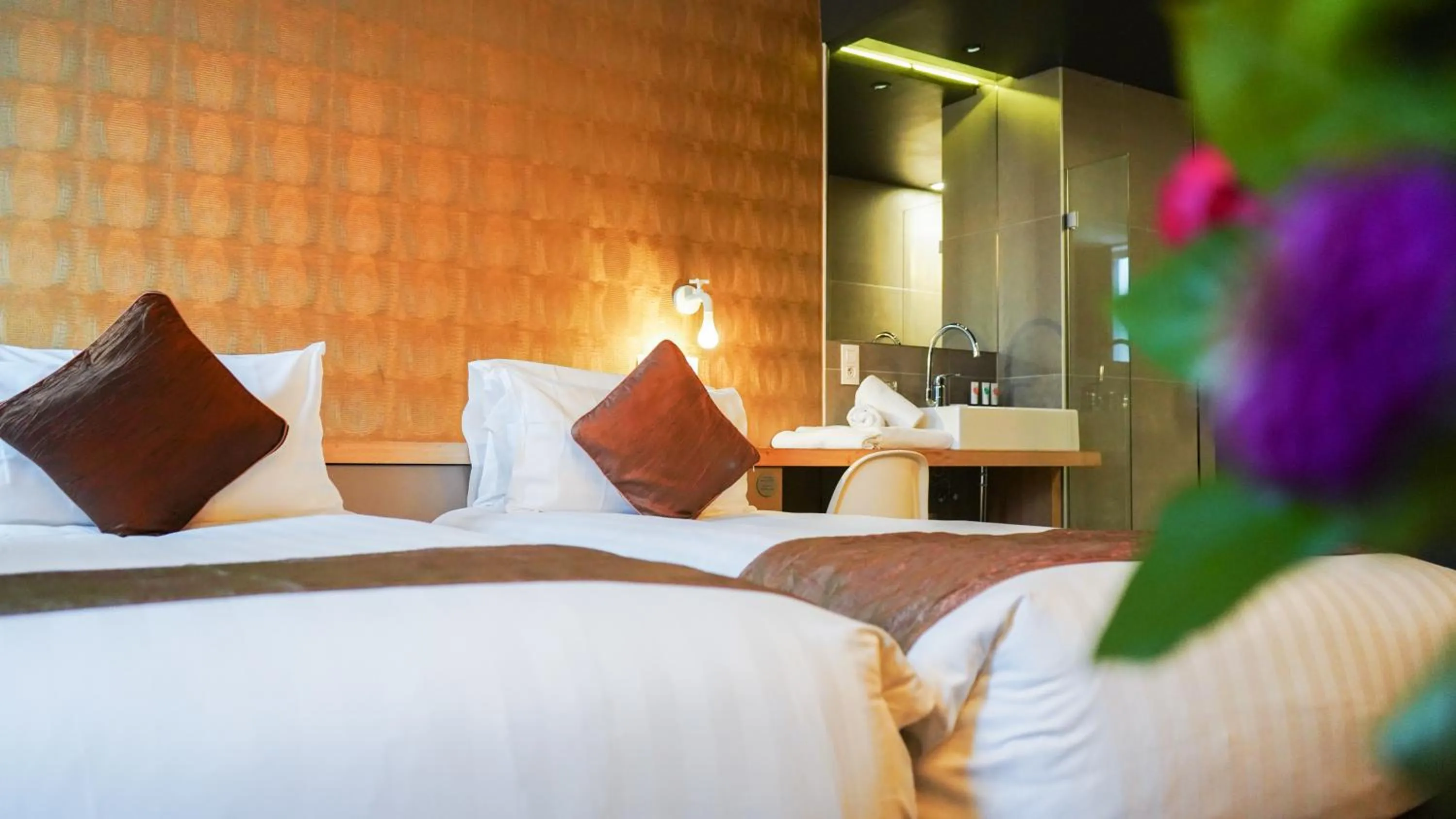 Bed in Amosa Liège City Centre Hotel