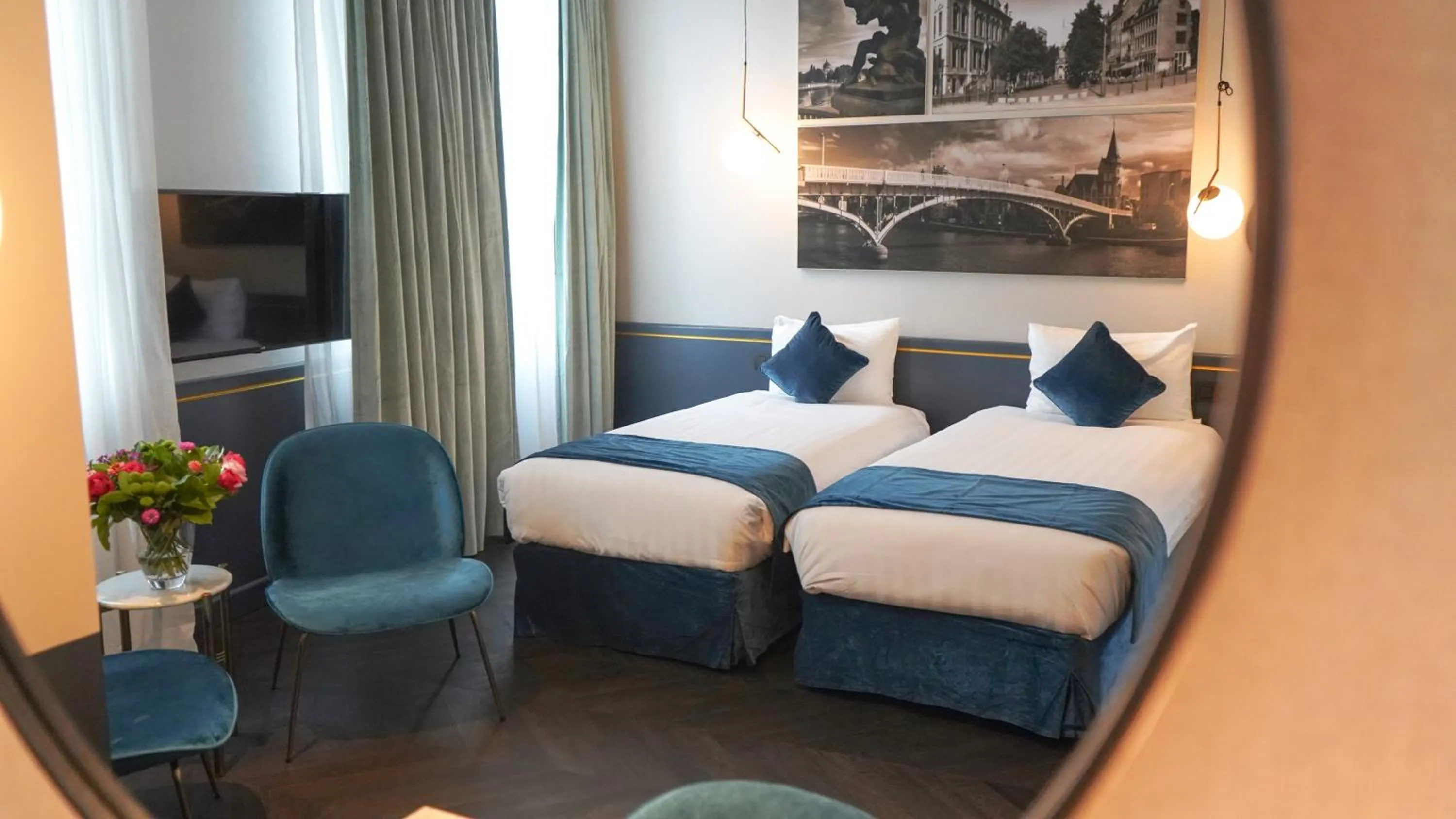 Bed in Amosa Liège City Centre Hotel