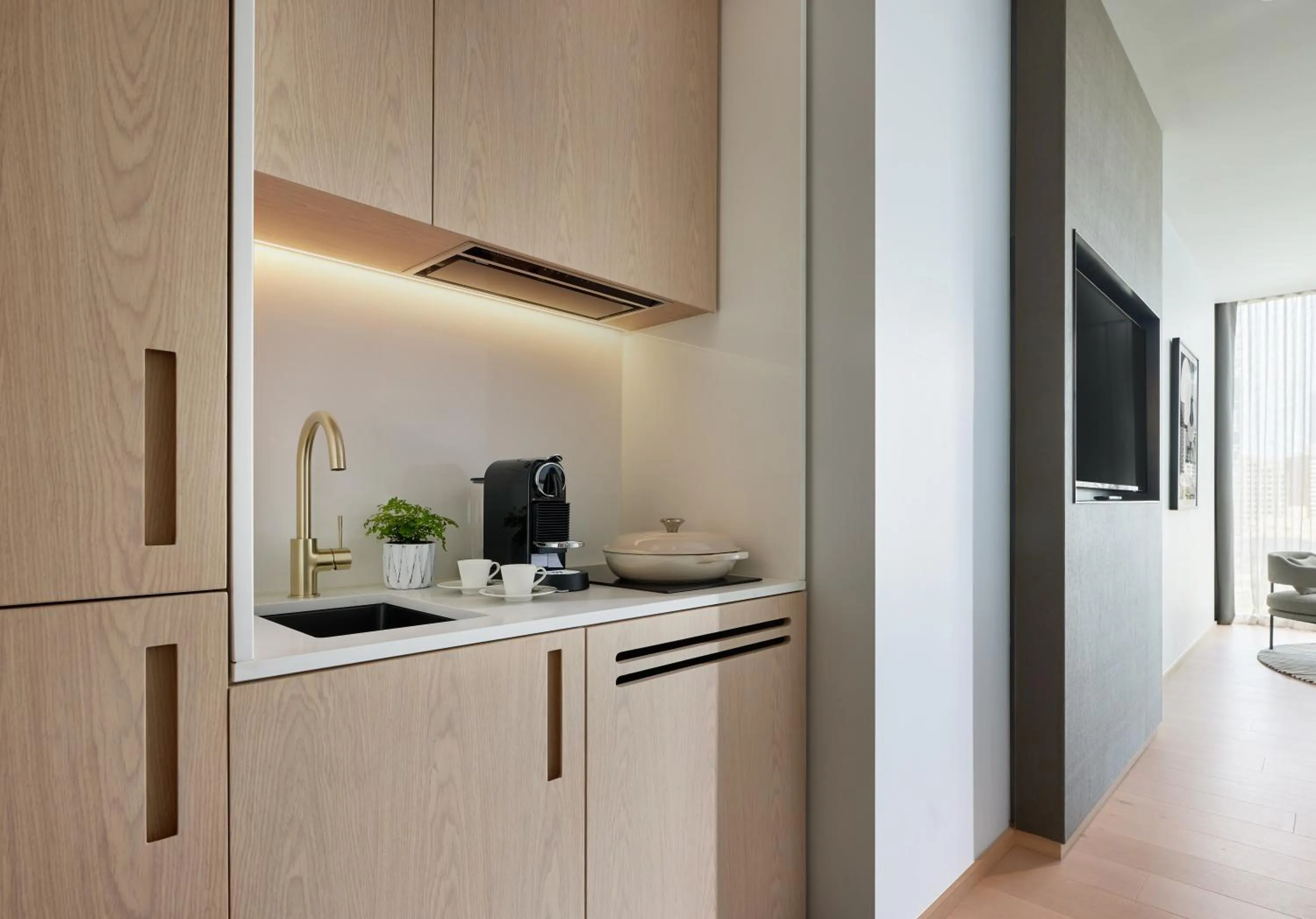 Kitchen or kitchenette in Lanson Place Parliament Gardens