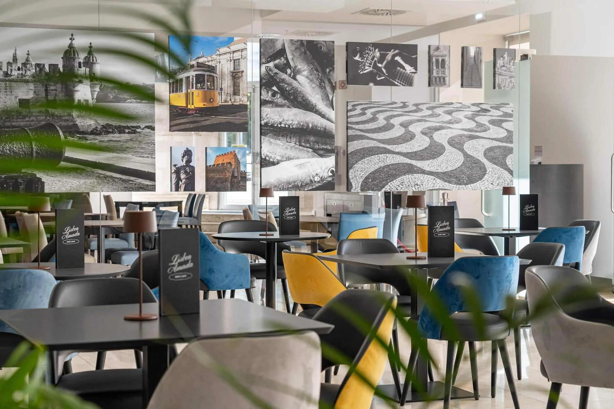 Lounge or bar in Jupiter Lisboa Hotel - Rooftop & Spa