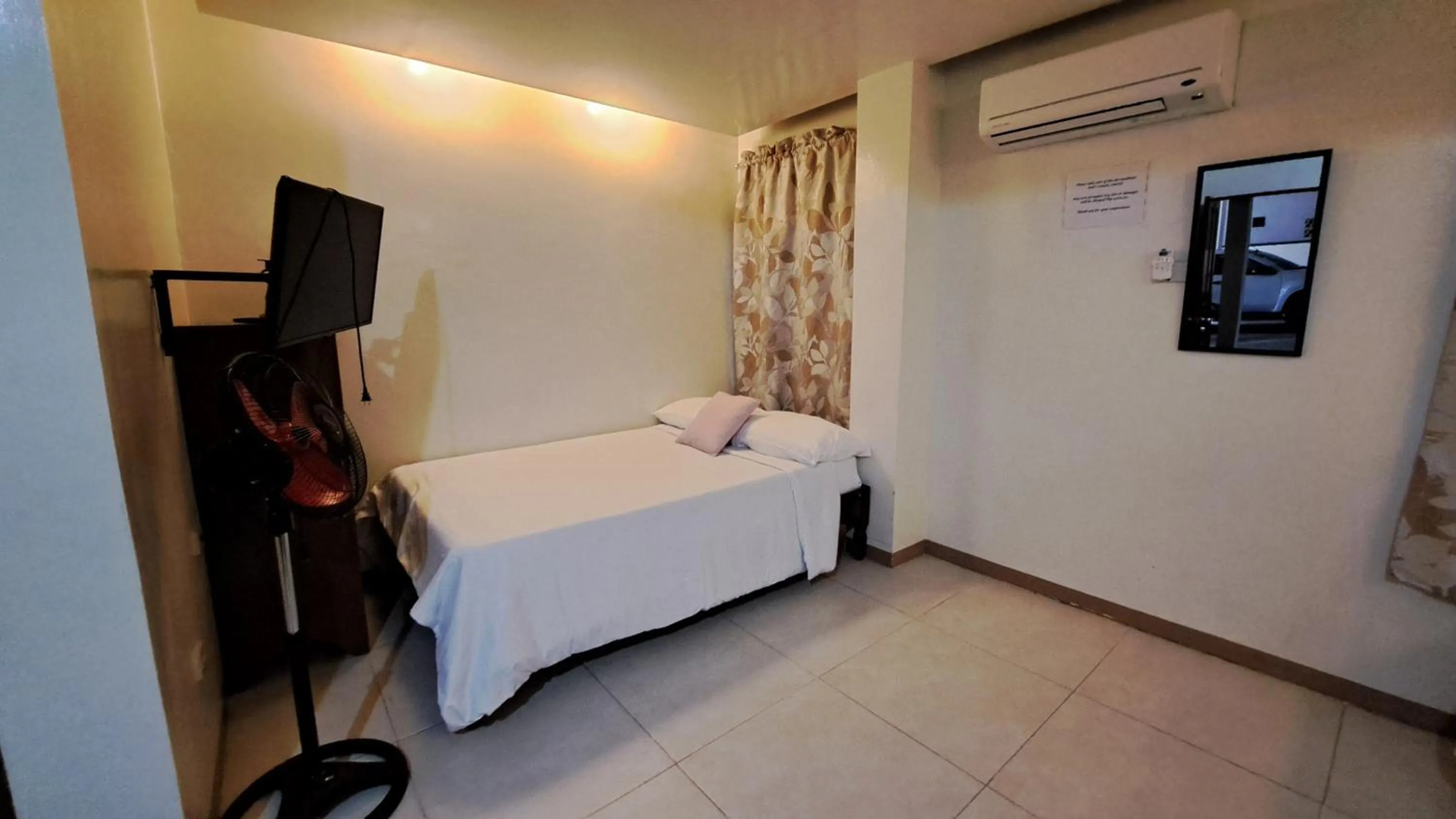 Bed in Villa Pamana Inn Puerto Galera powered by Cocotel