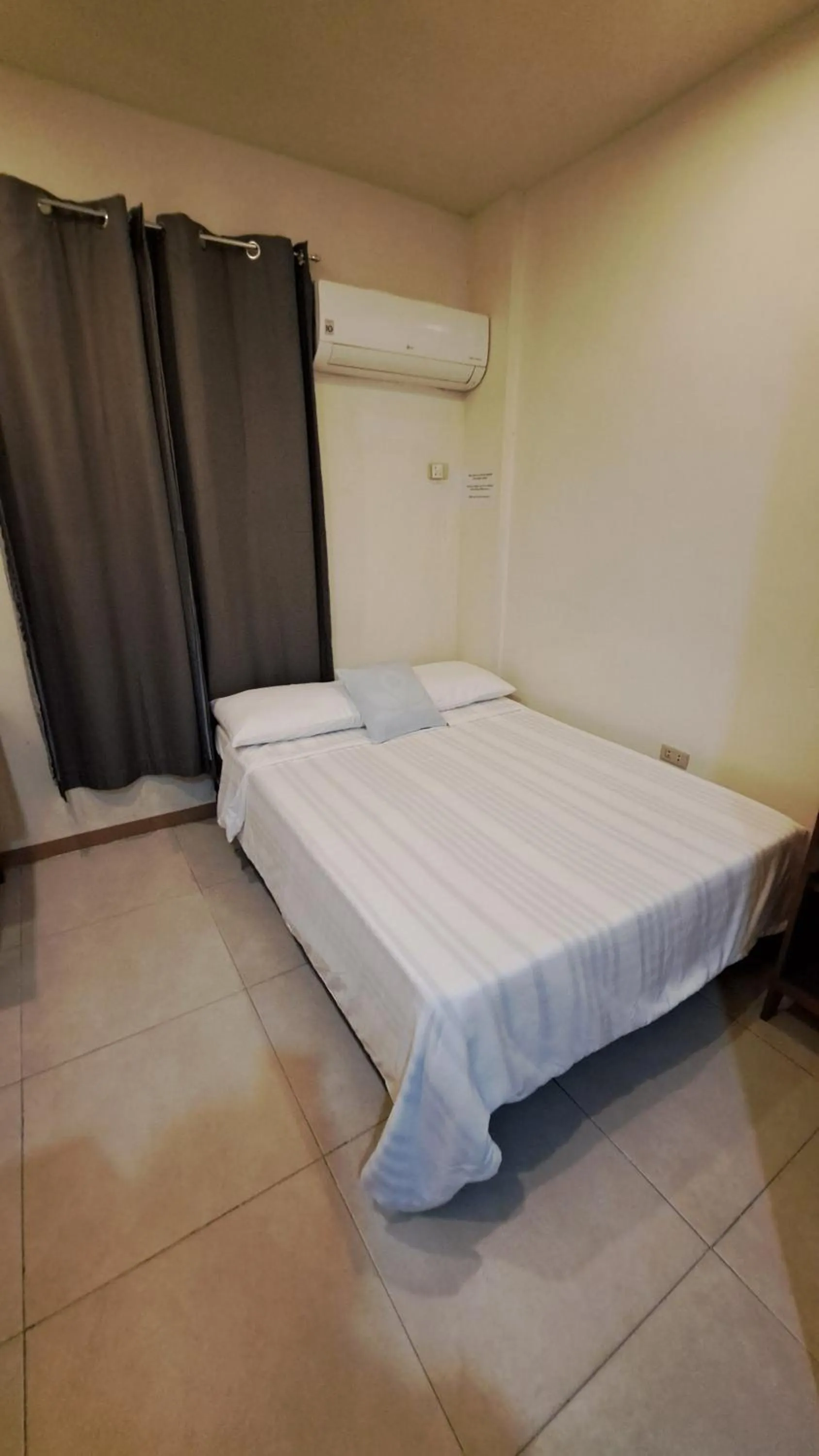 Bed in Villa Pamana Inn Puerto Galera powered by Cocotel