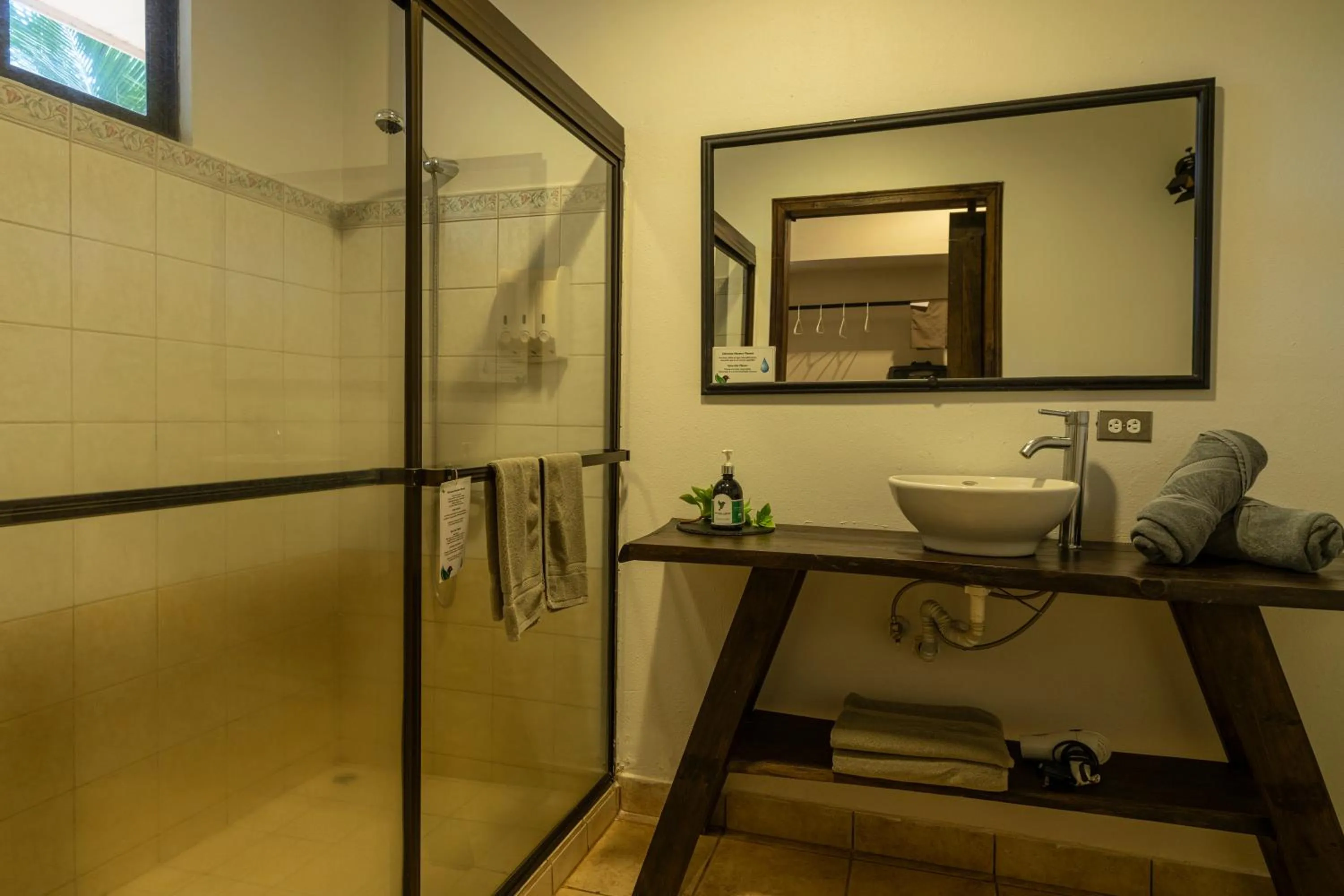 Shower in Natural Lodge Caño Negro