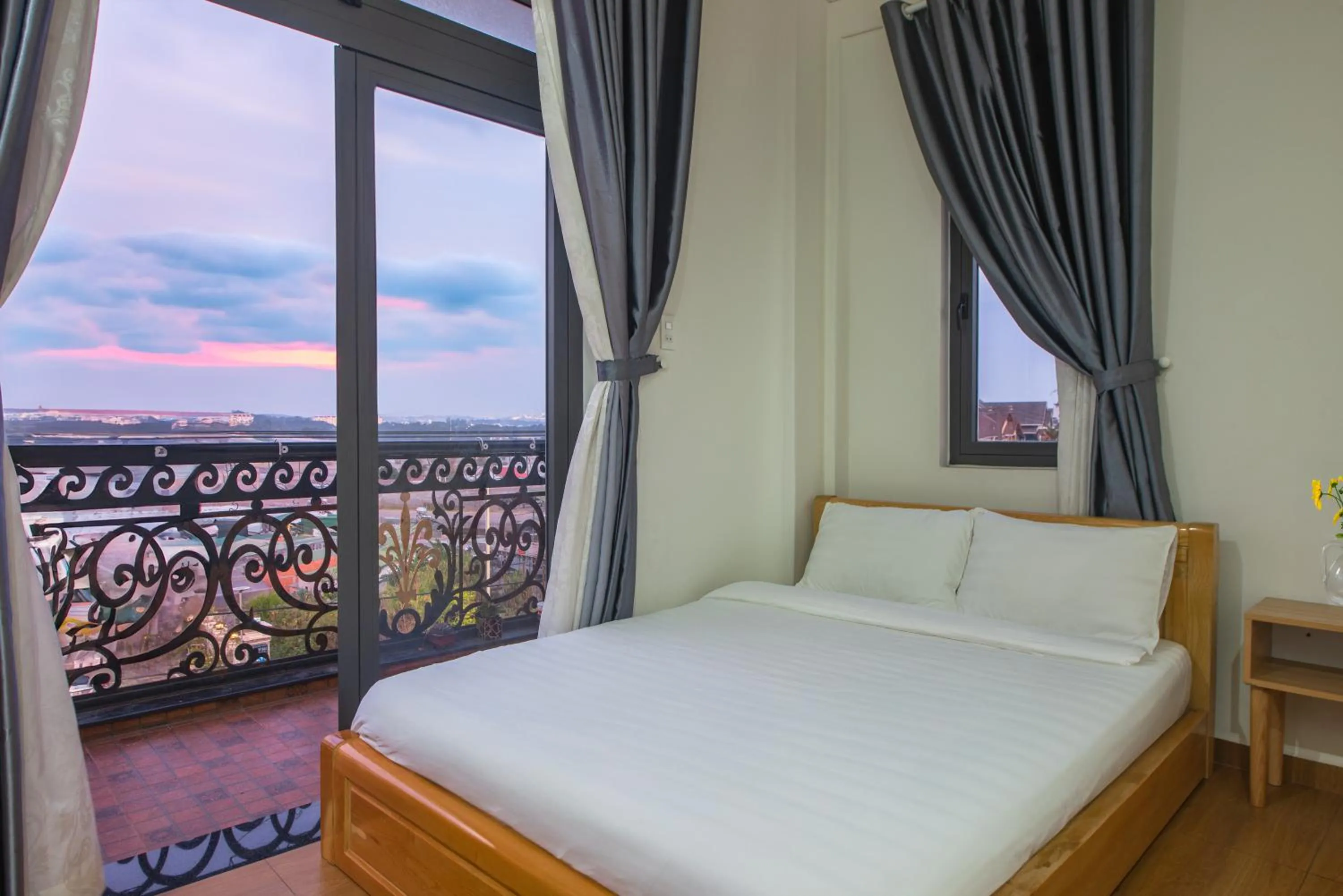 Bed in Nhý Villa Đà Lạt Review