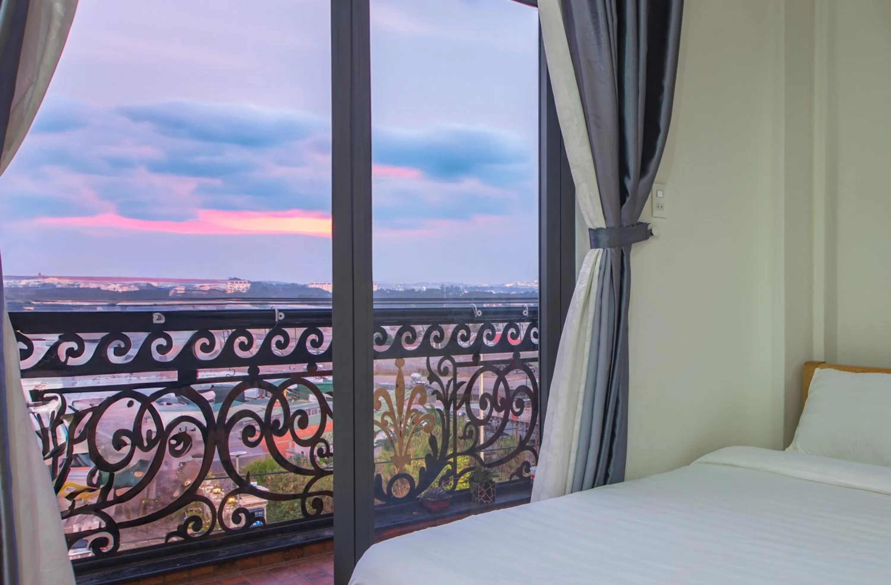 Bed in Nhý Villa Đà Lạt Review