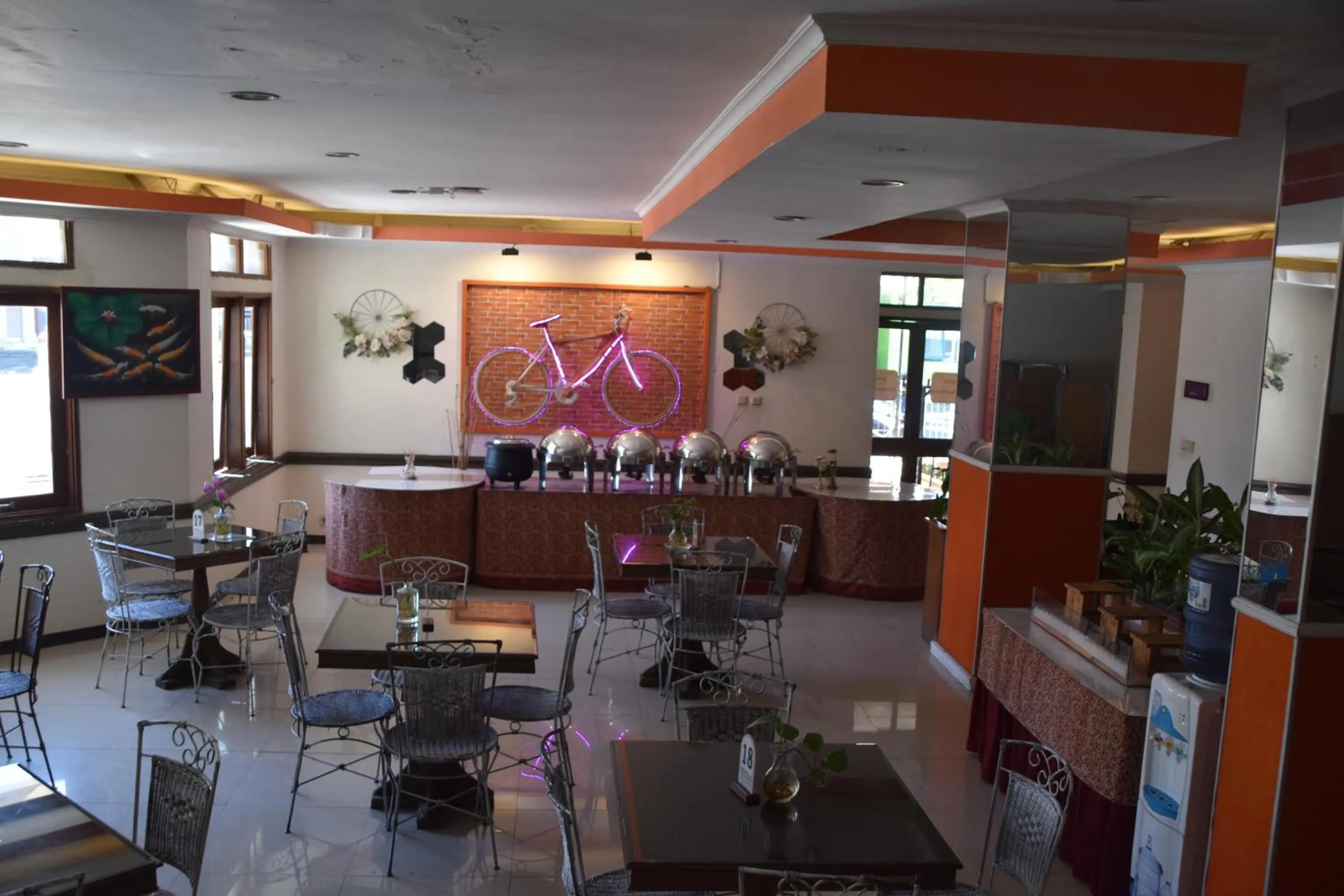 Restaurant/places to eat in Hotel Bumi Kitri
