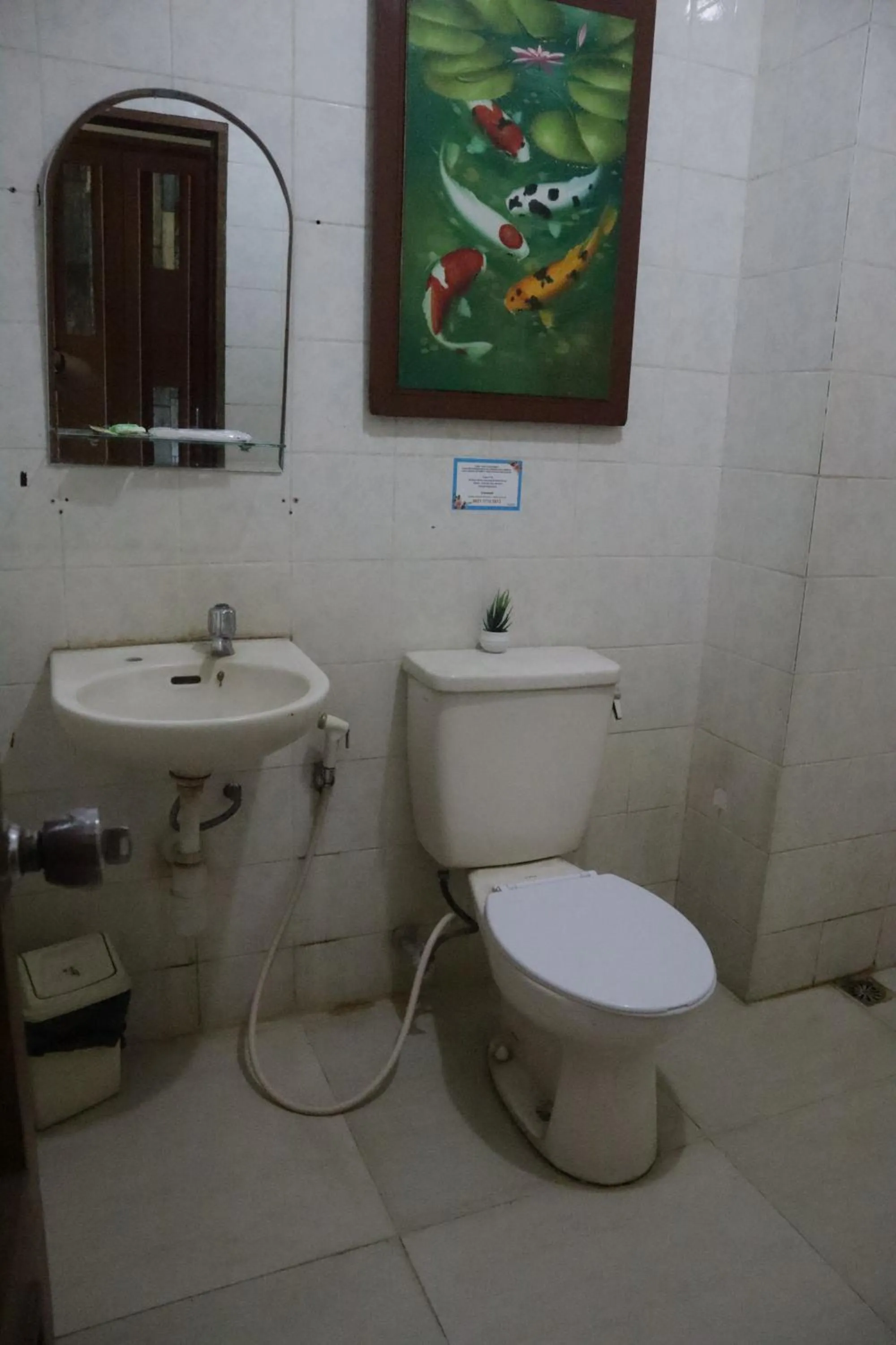 Toilet in Hotel Bumi Kitri