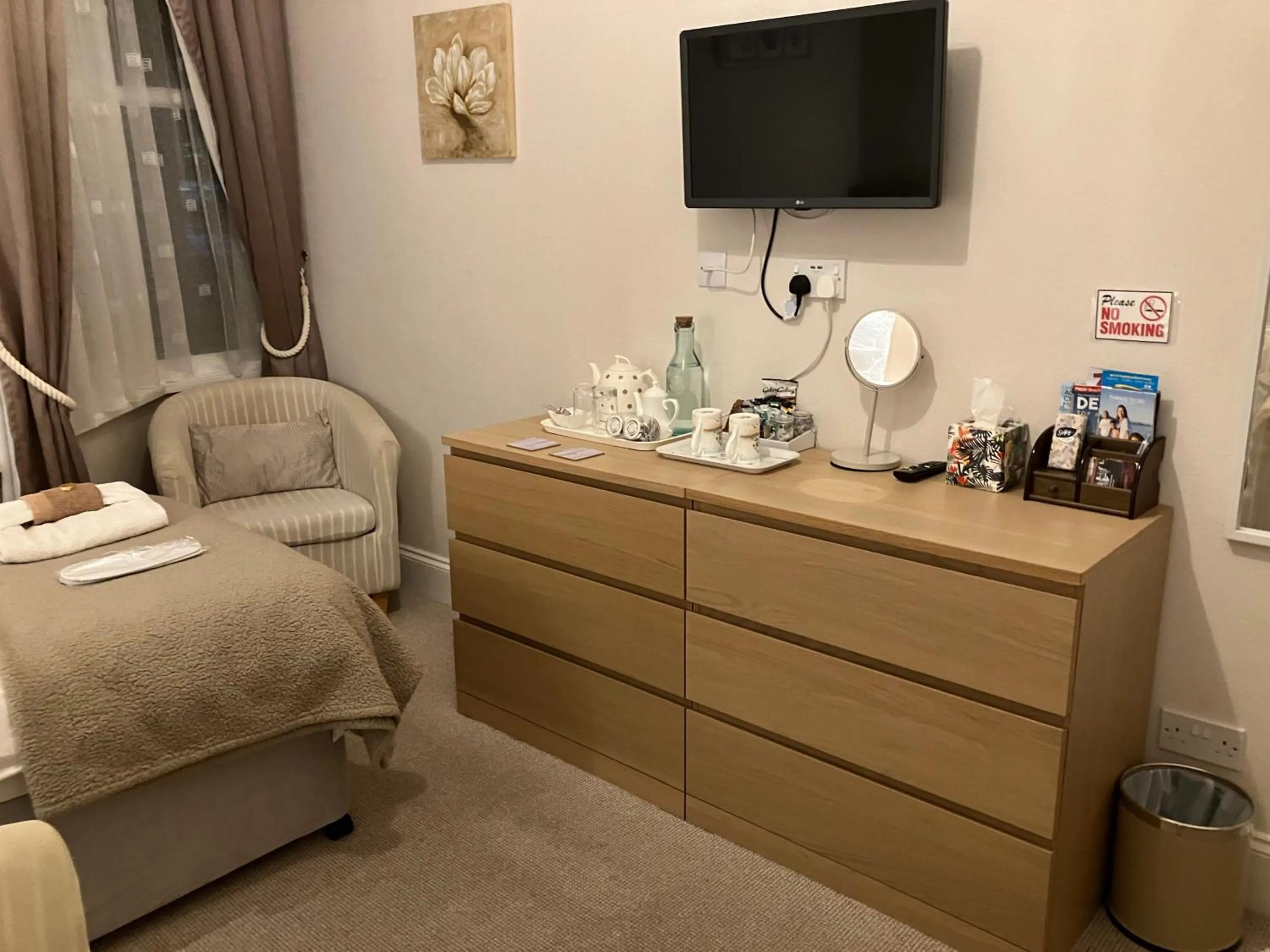 Bed in Cliveden Guest House