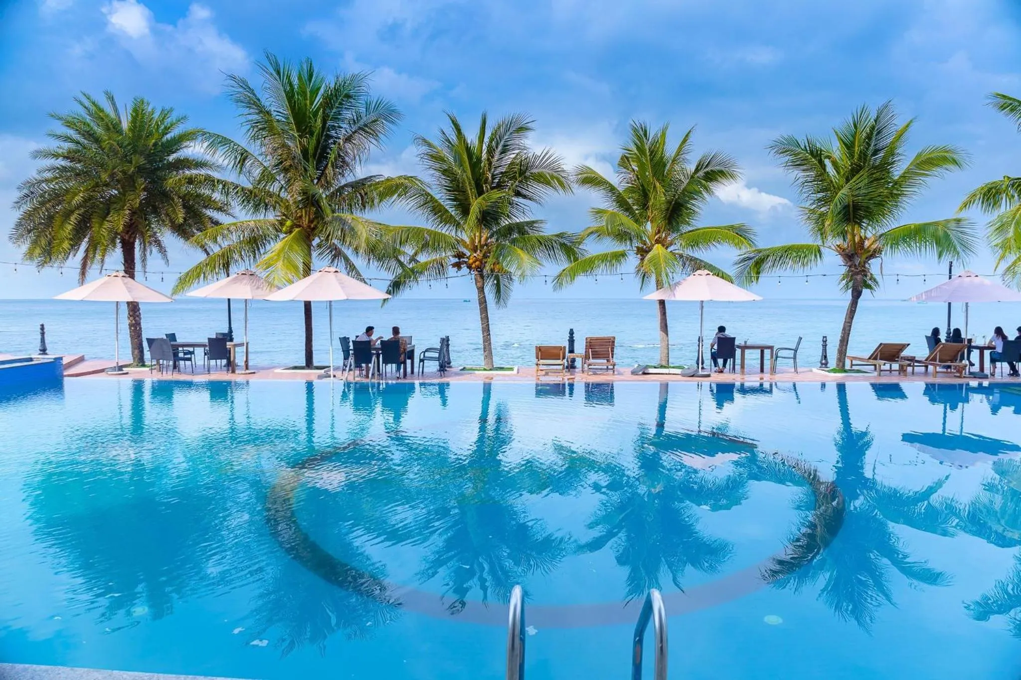 Swimming pool in Sun Viet Resort Phu Quoc