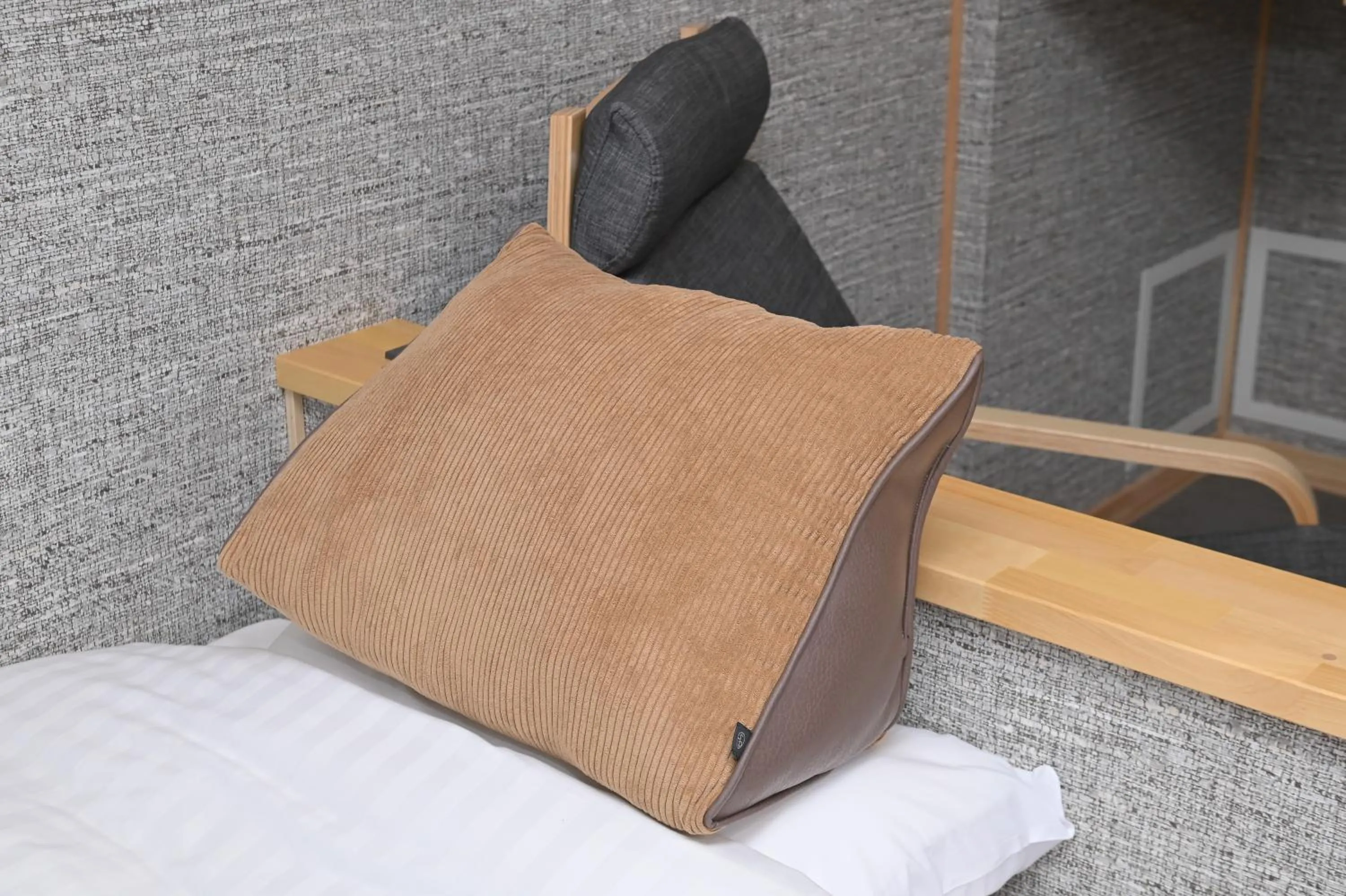 Bed in JR Mobile Inn Chitose