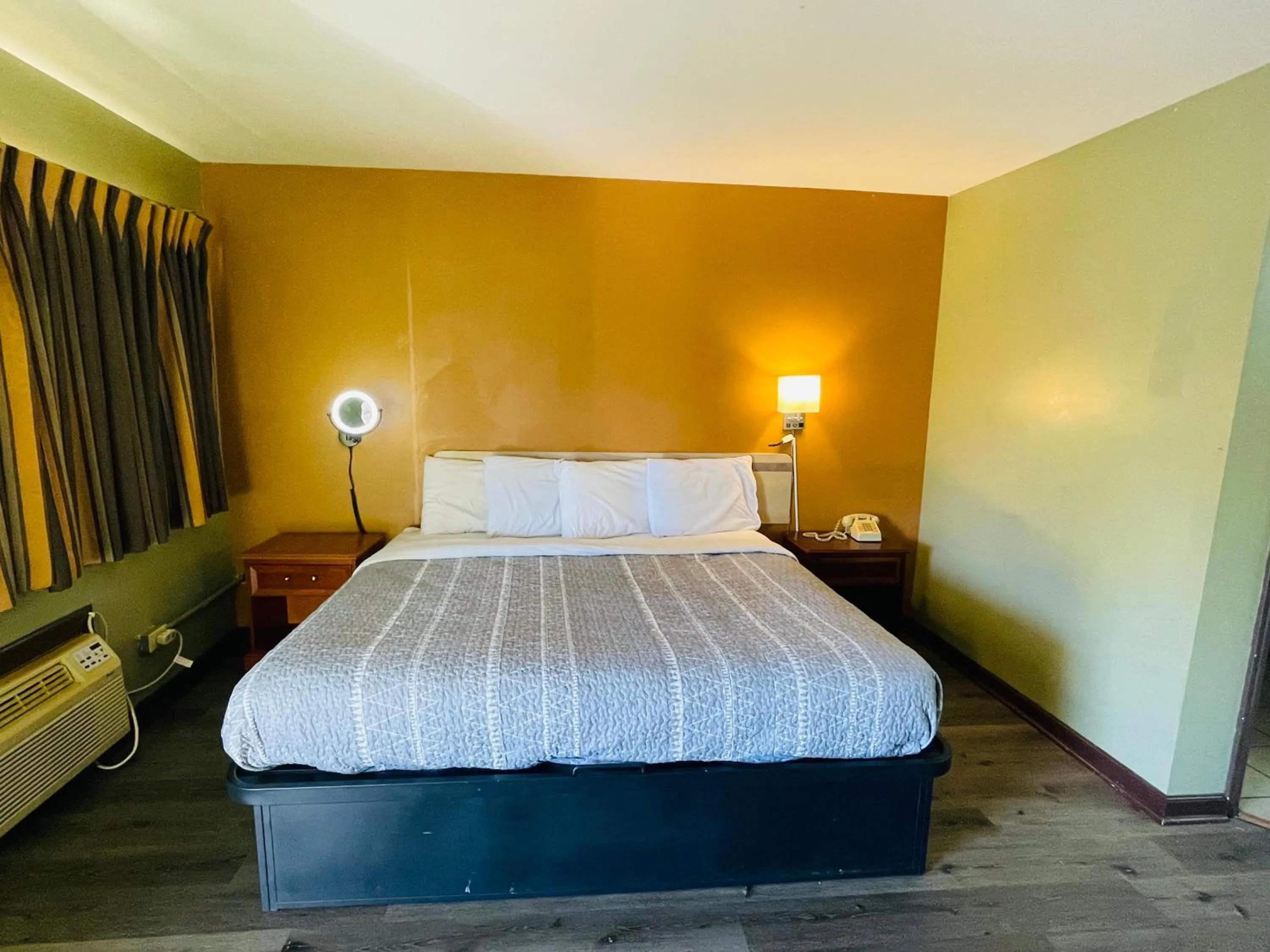 Bedroom in Budget Inn Pulaski